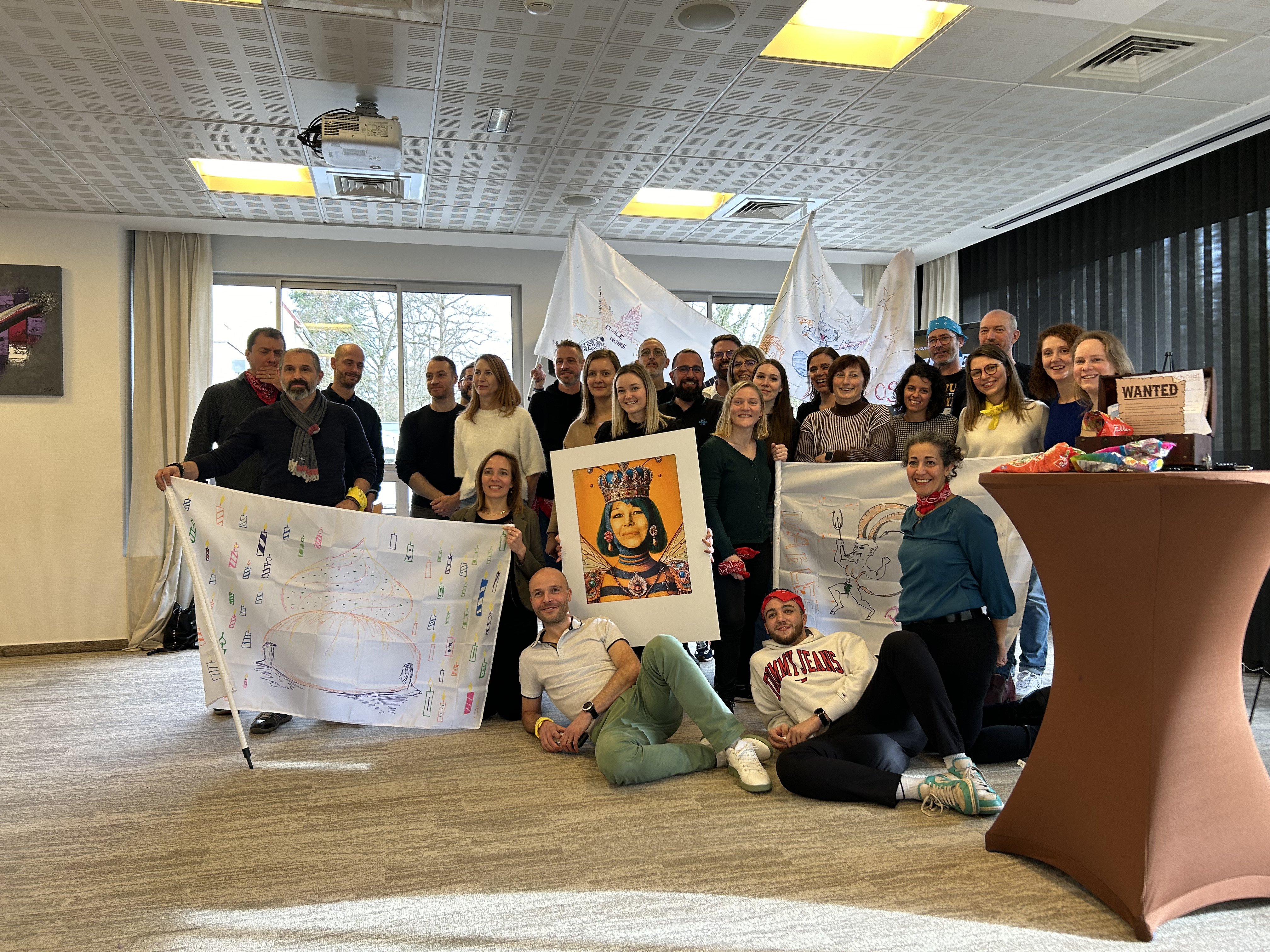 Séminaire Belgique, équipes en session plénière dans une salle historique de Bruxelles · INNOV'events