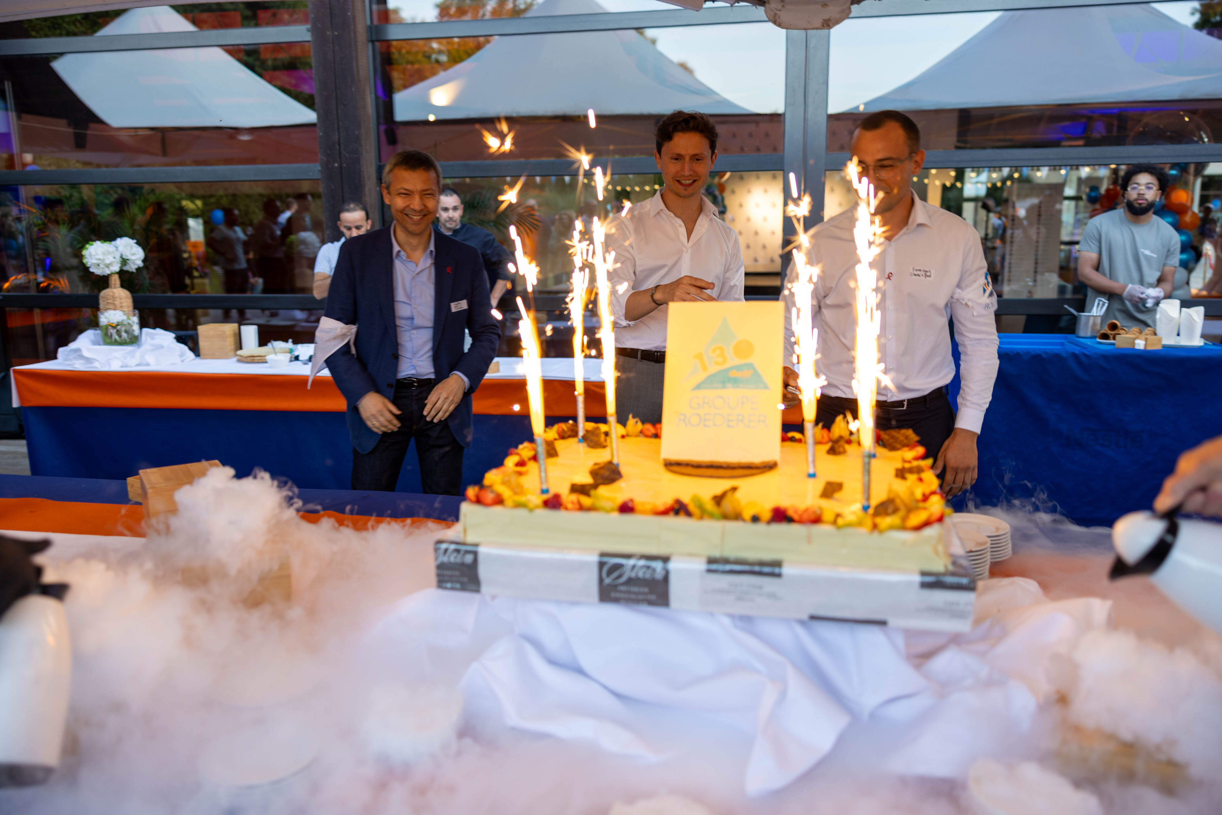 Lichtbranding animatie galadiner Brussel Tour & Taxis gevel verlicht · INNOV'events