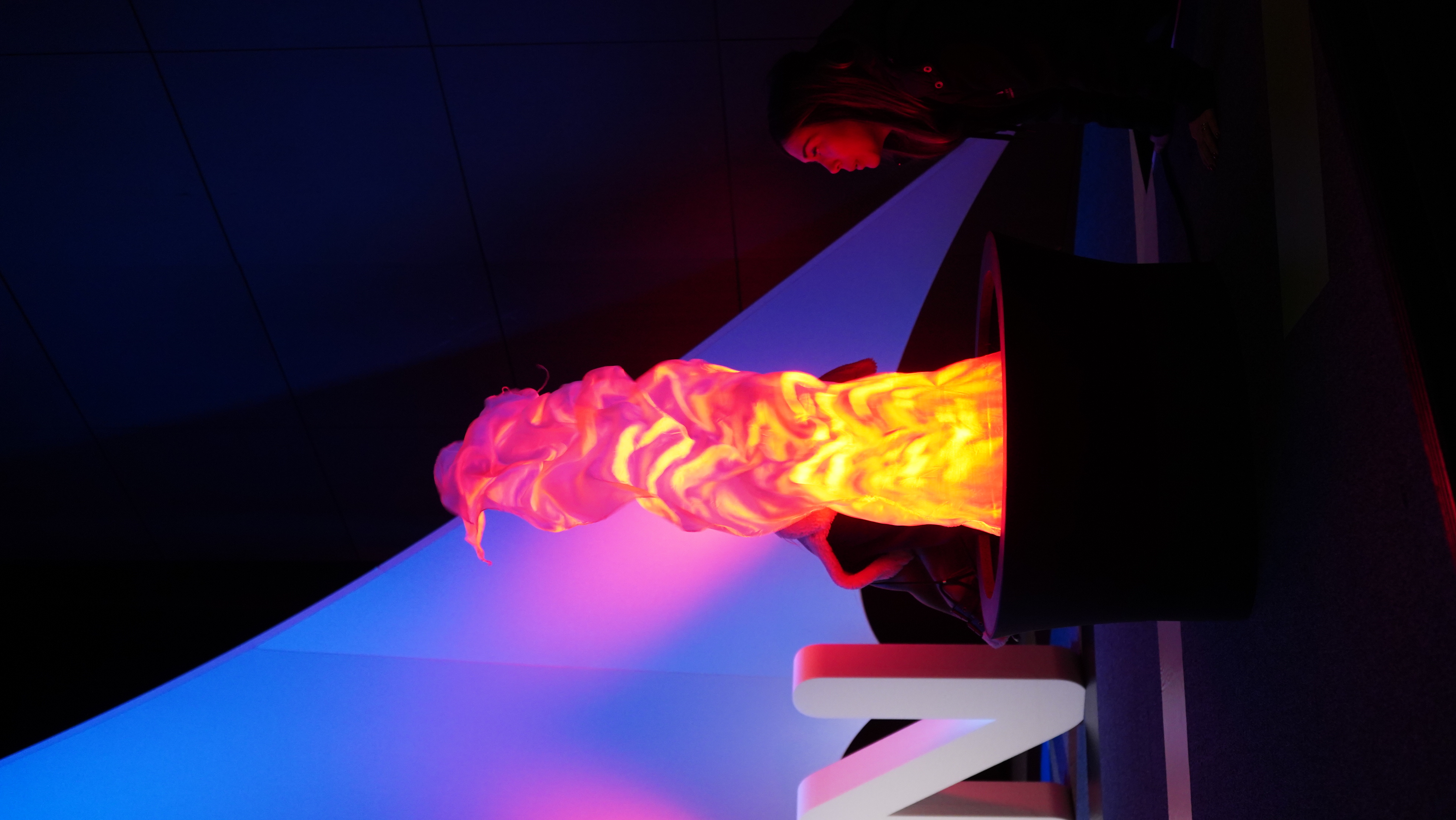 Thema-avond Halloween bedrijf Luik verklede groep gotische zaal · INNOV'events