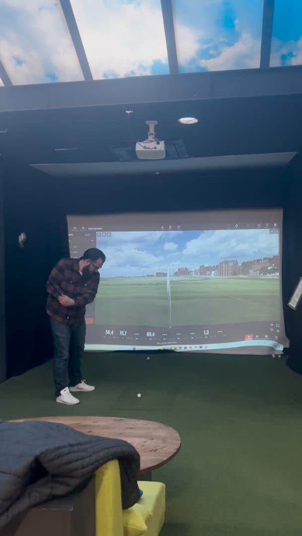 Animation corporate Liège participants sur simulateur de football quartier Guillemins · INNOV'events