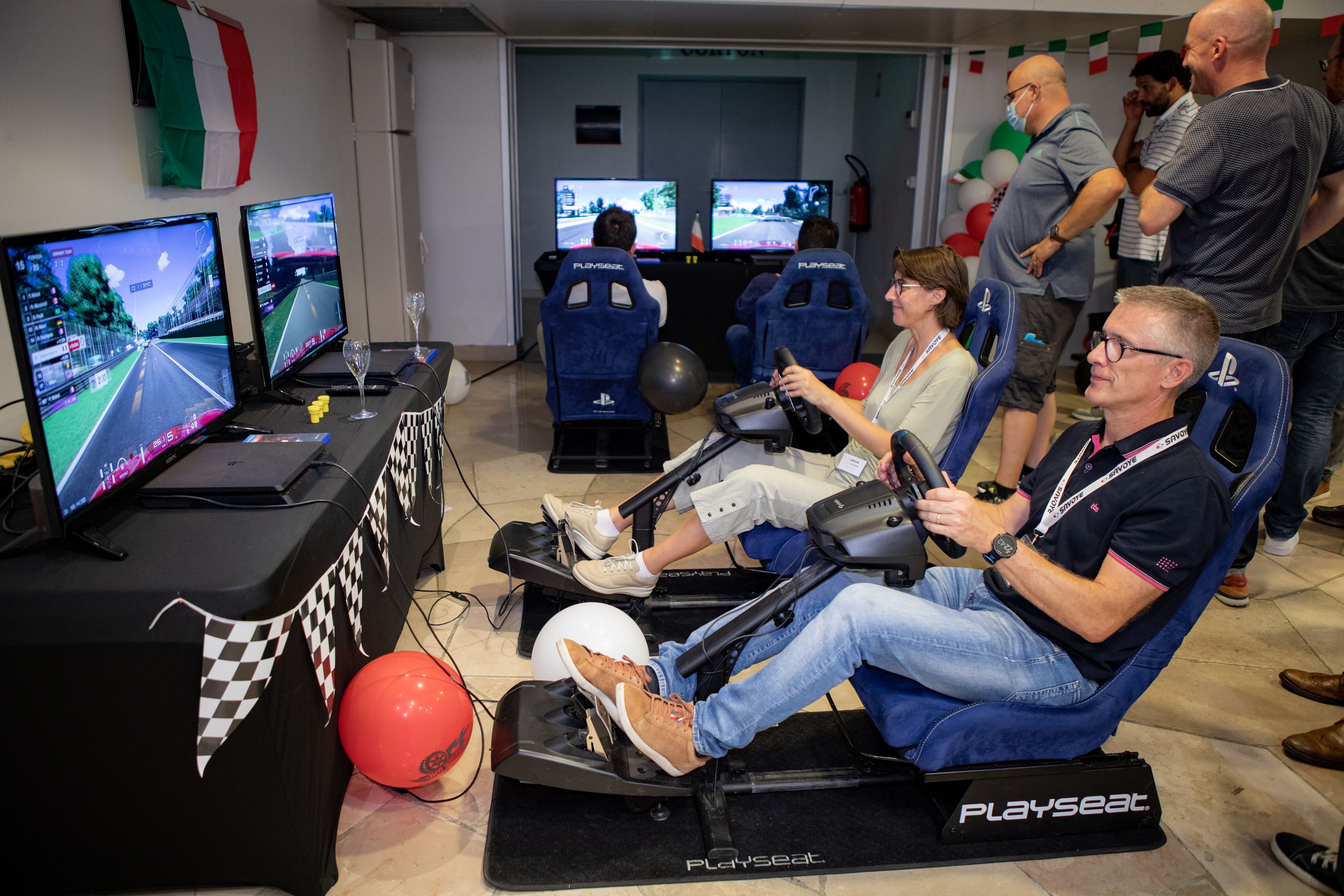 simulation circuit automobile Liège cockpit simulateur professionnel retour de force pédalier réglable · INNOV'events