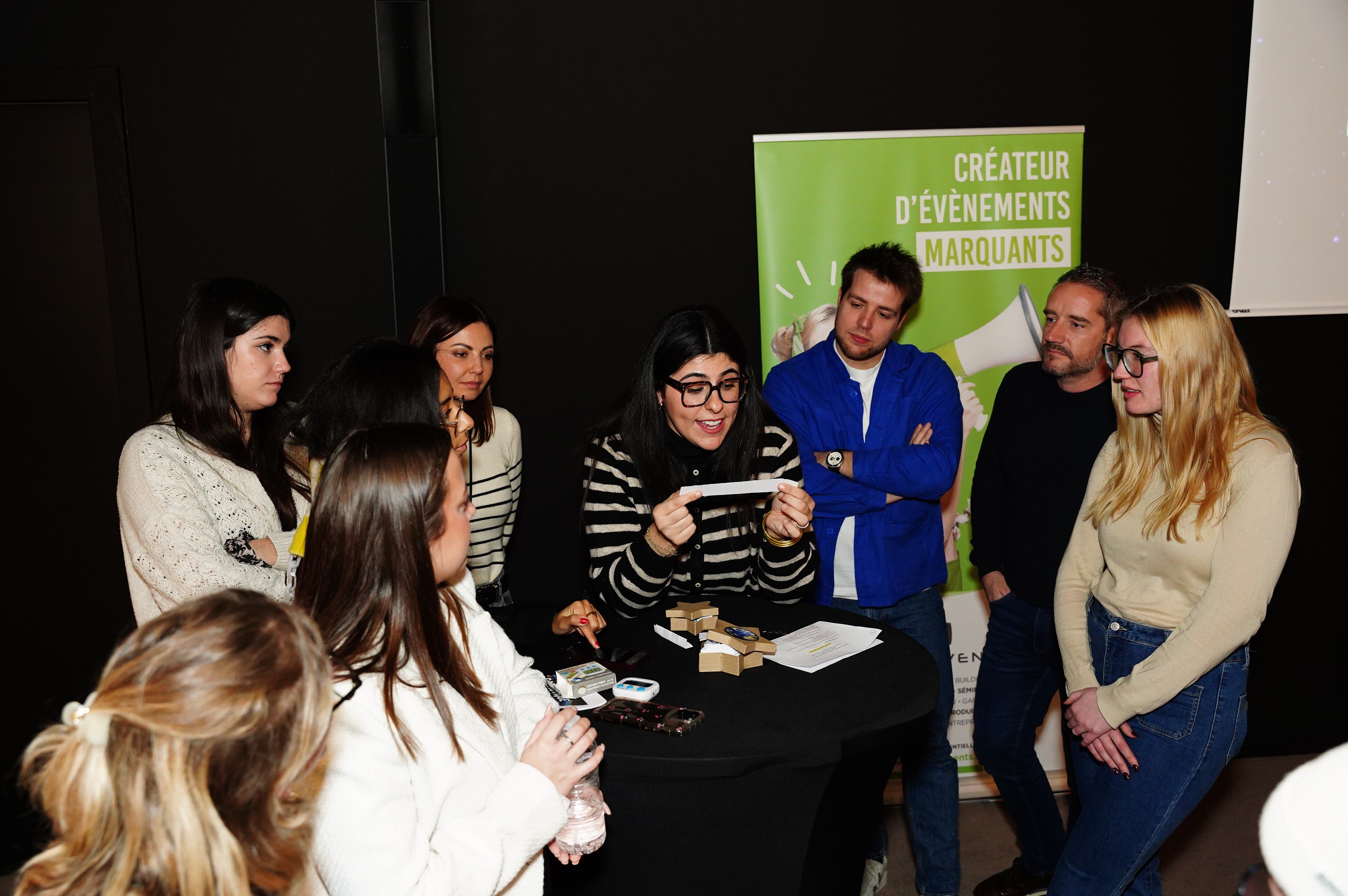 Locatie make-over workshop Antwerpen interieur Stadsfeestzaal hoge plafonds · INNOV'events