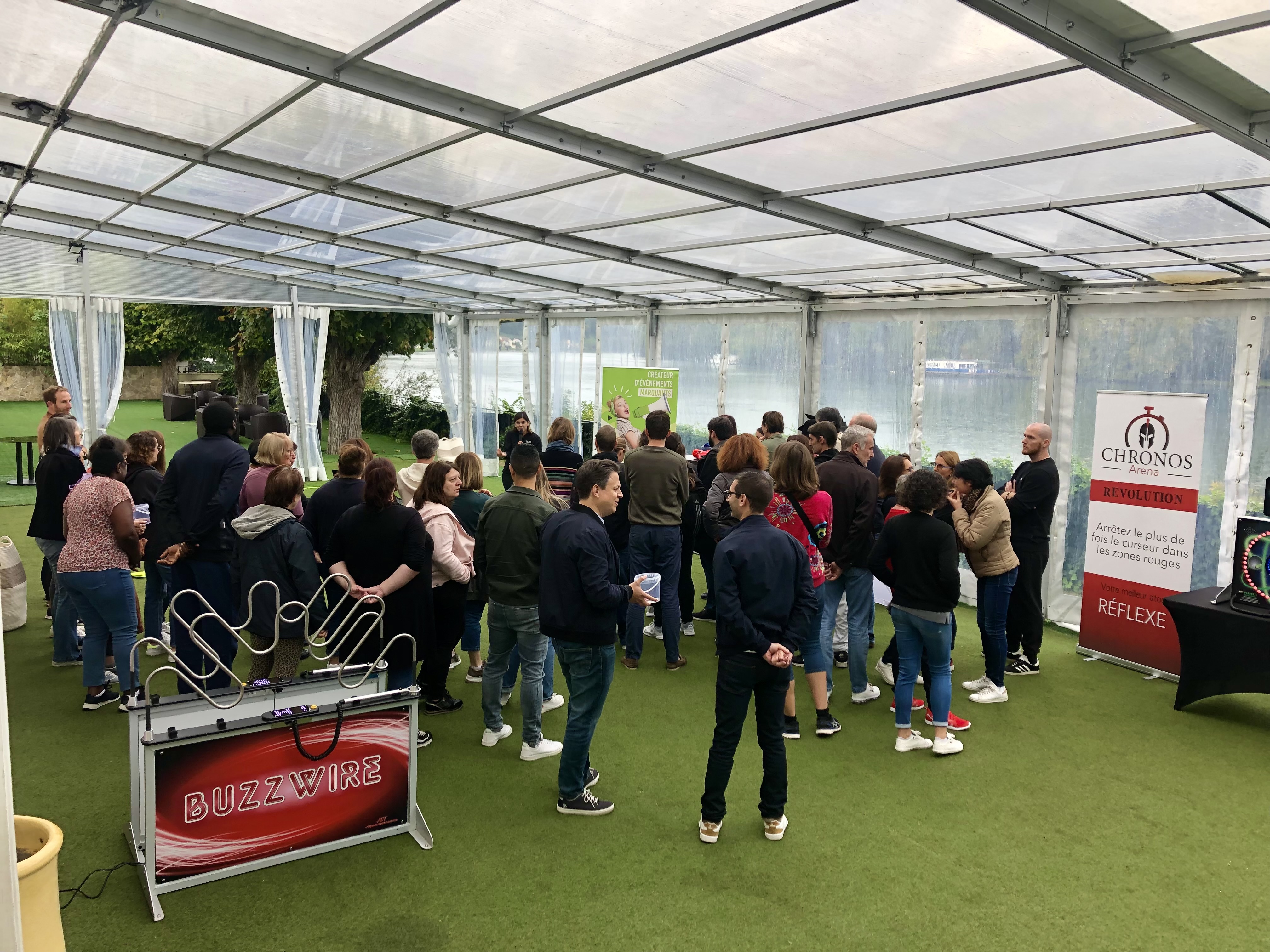 Location de chapiteau entreprise Liège soirée gala éclairage tamisé · INNOV'events