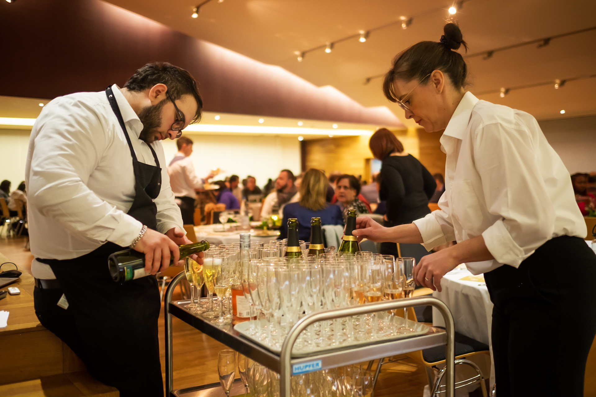 Walking dinner Belgium food stations Antwerp waterfront corporate evening · INNOV'events
