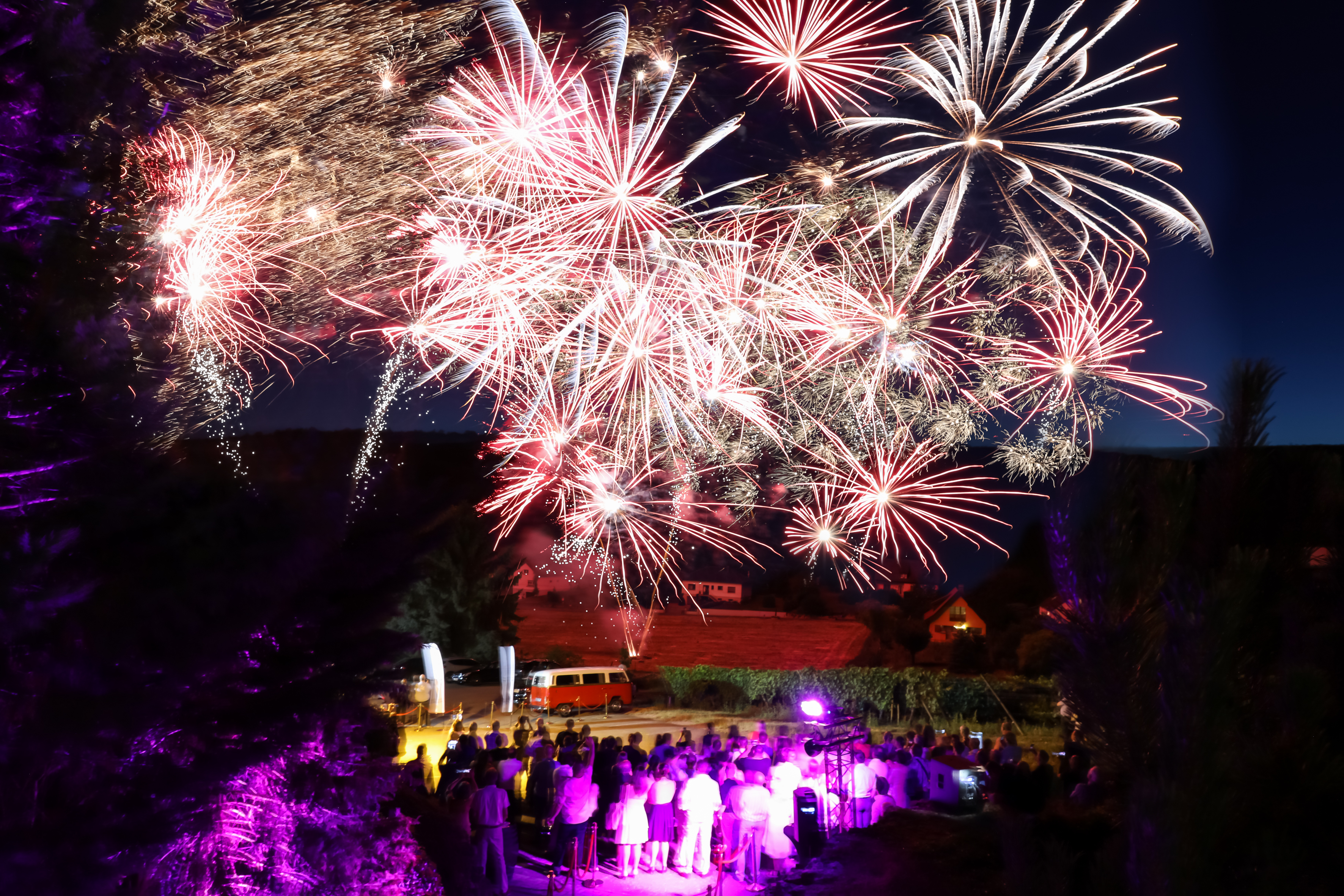 Dispositif pyrotechnique d'entreprise Bruxelles Tour & Taxis tir nocturne · INNOV'events organisation d'événements
