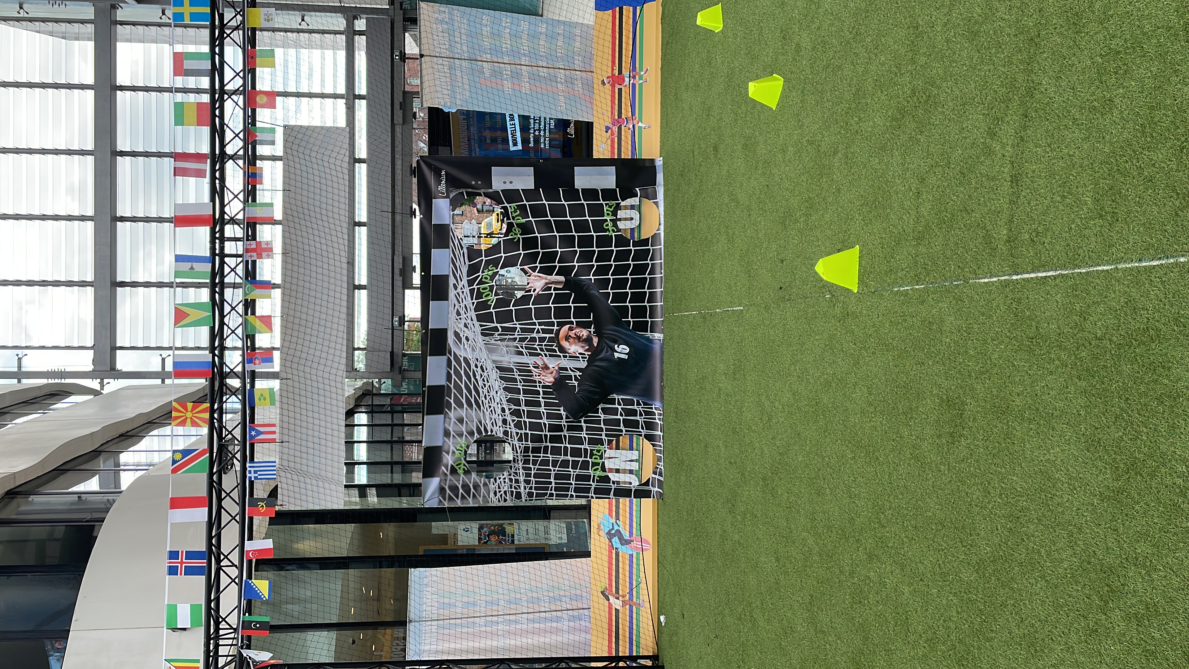 Teambuilding voetbal Luik groep buiten Boverie Park · INNOV'events