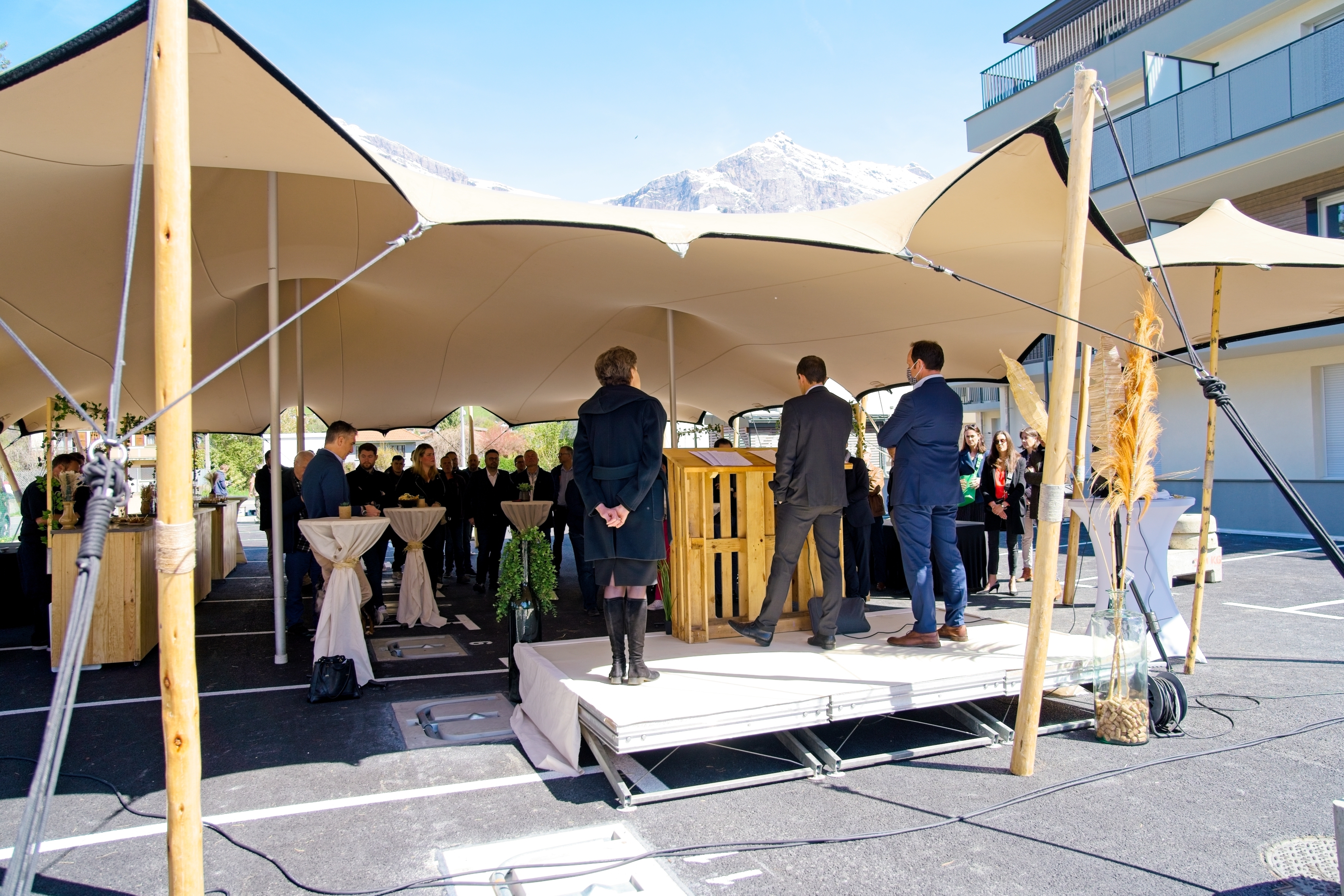 Animatie lichtbranding inhuldiging Brussel gevelprojectie bij avond · INNOV'events