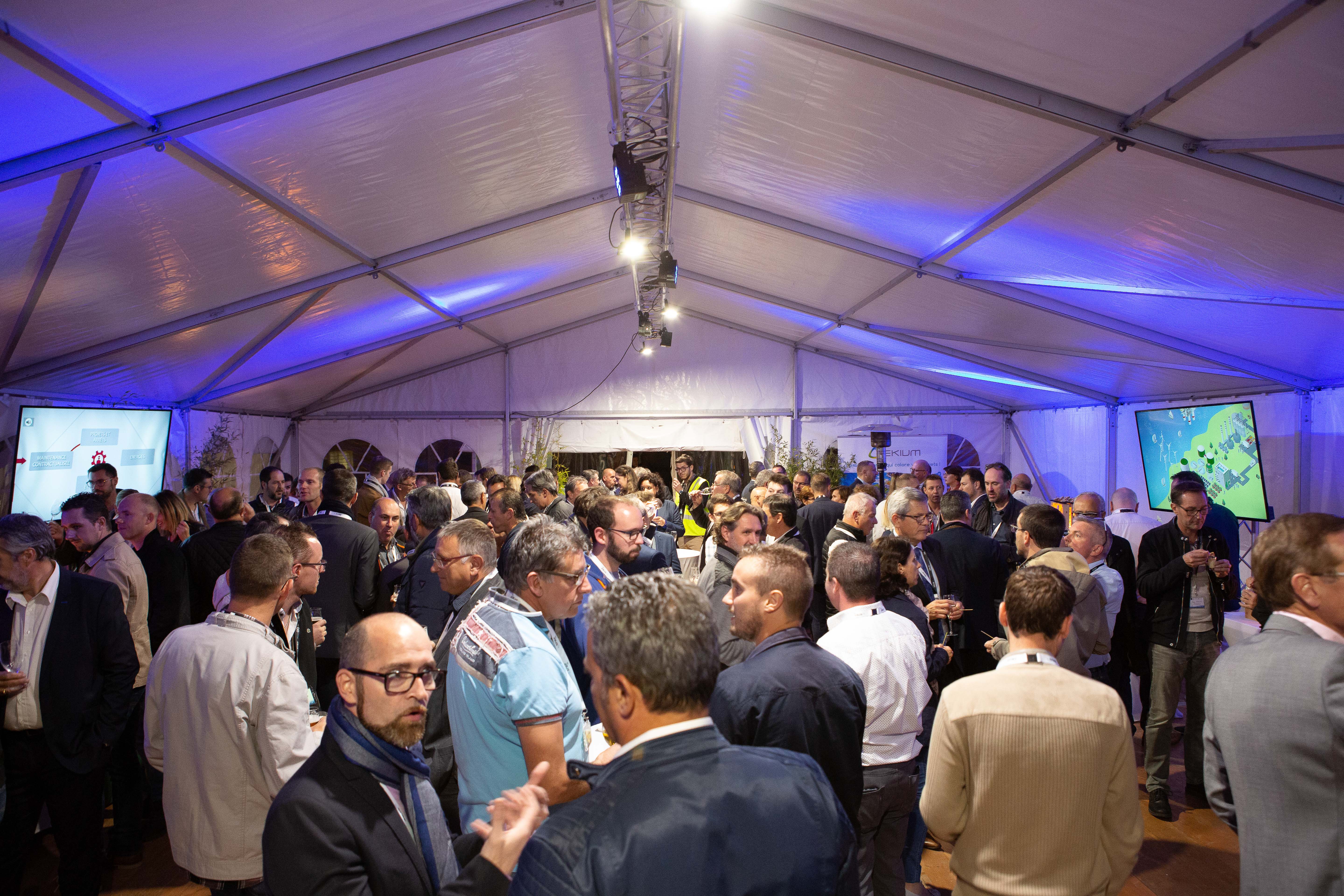 Tentverhuur bedrijfsevenement Brussel personeelsfeest avond · INNOV'events