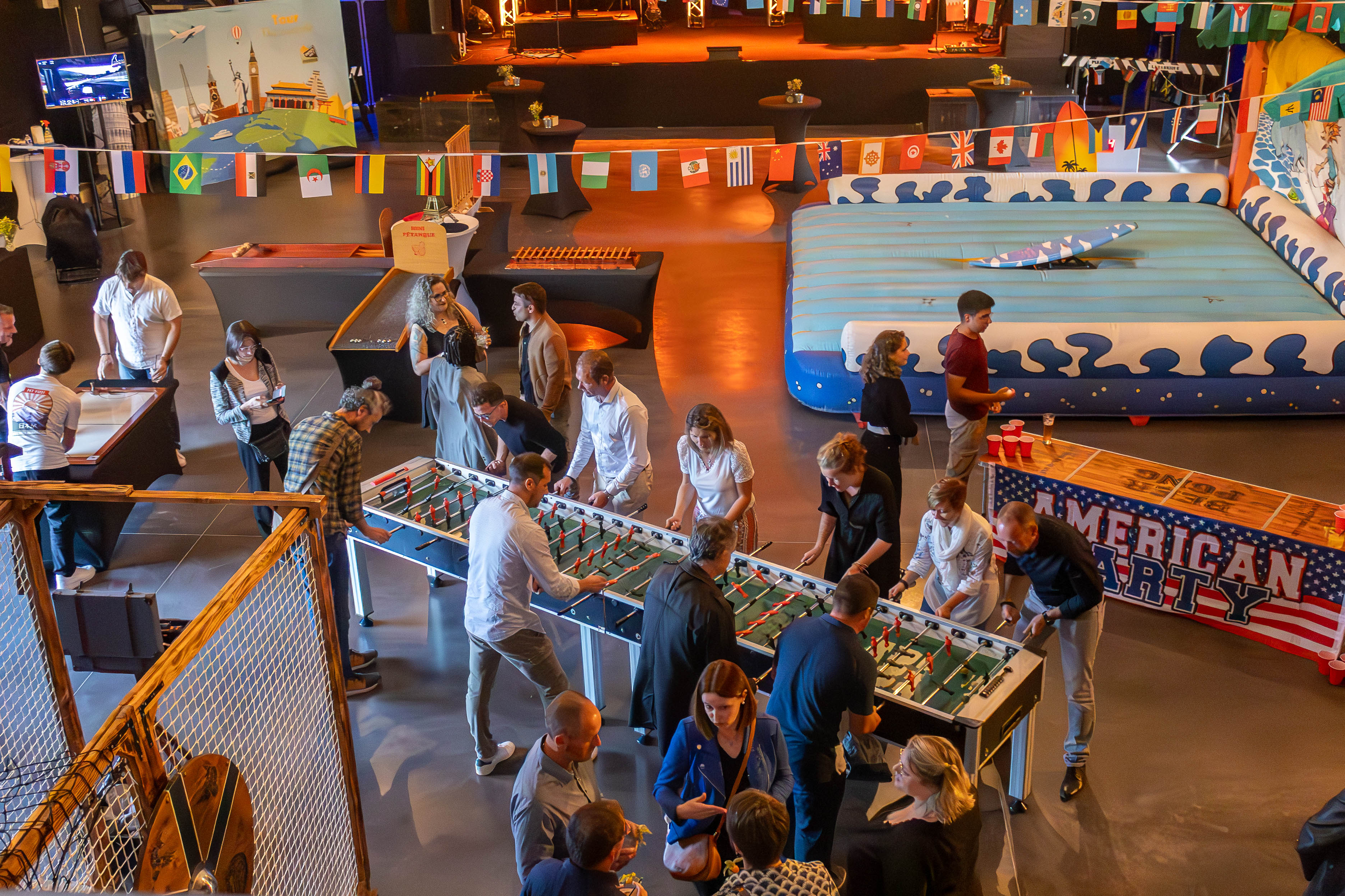 Teamanimatie Brussel kookworkshop medewerkers aan werk in professionele keuken · INNOV'events