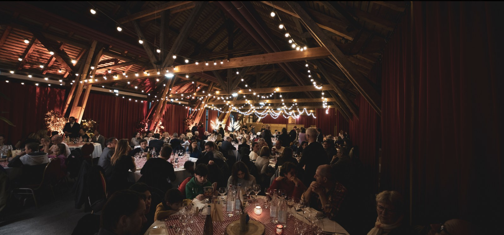 Animatie culinaire workshop teamdiner Luik, teams koken samen in open keuken · INNOV'events