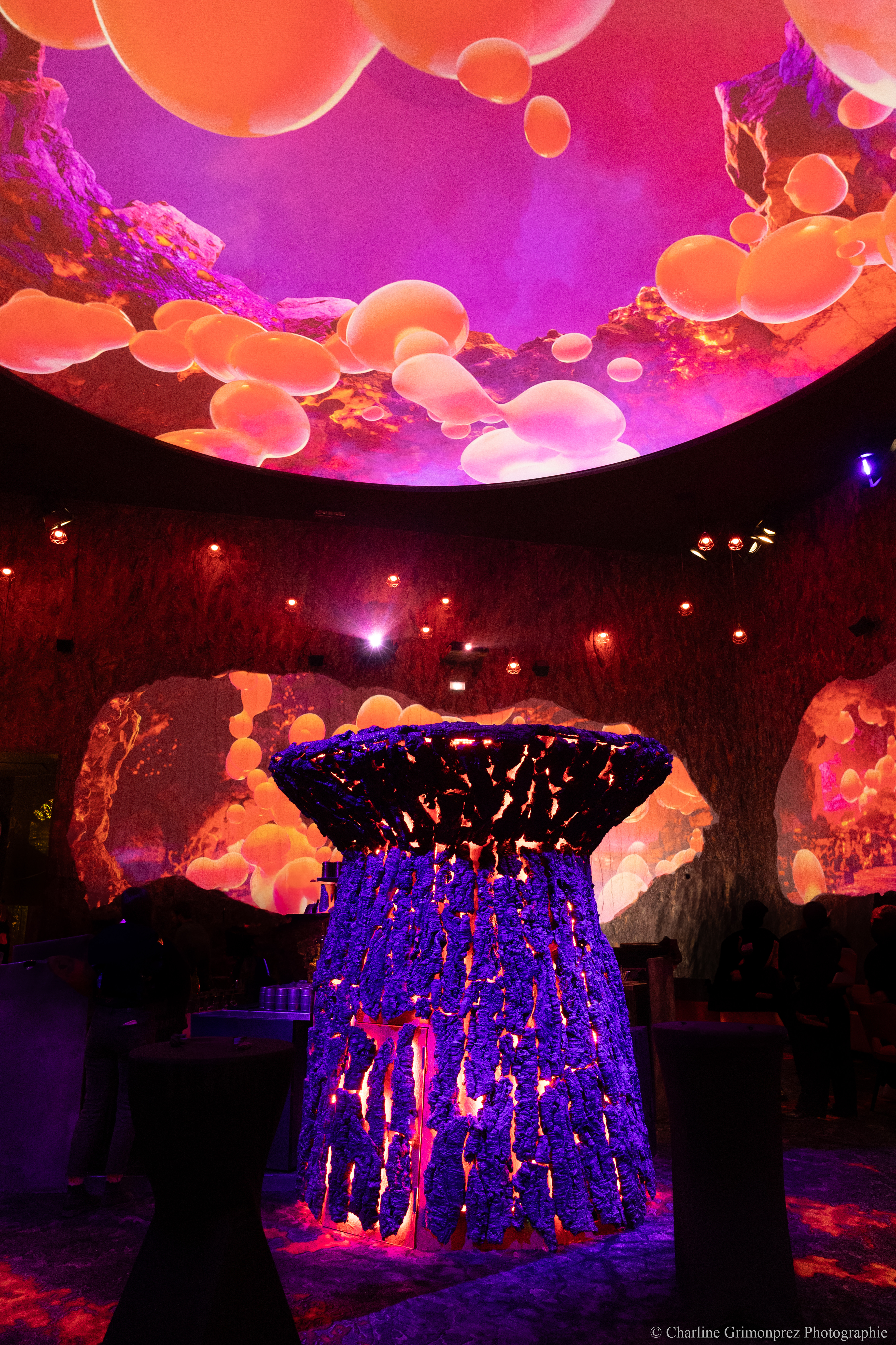 Scénographie événement Antwerpen lumière et structure scénique · INNOV'events
