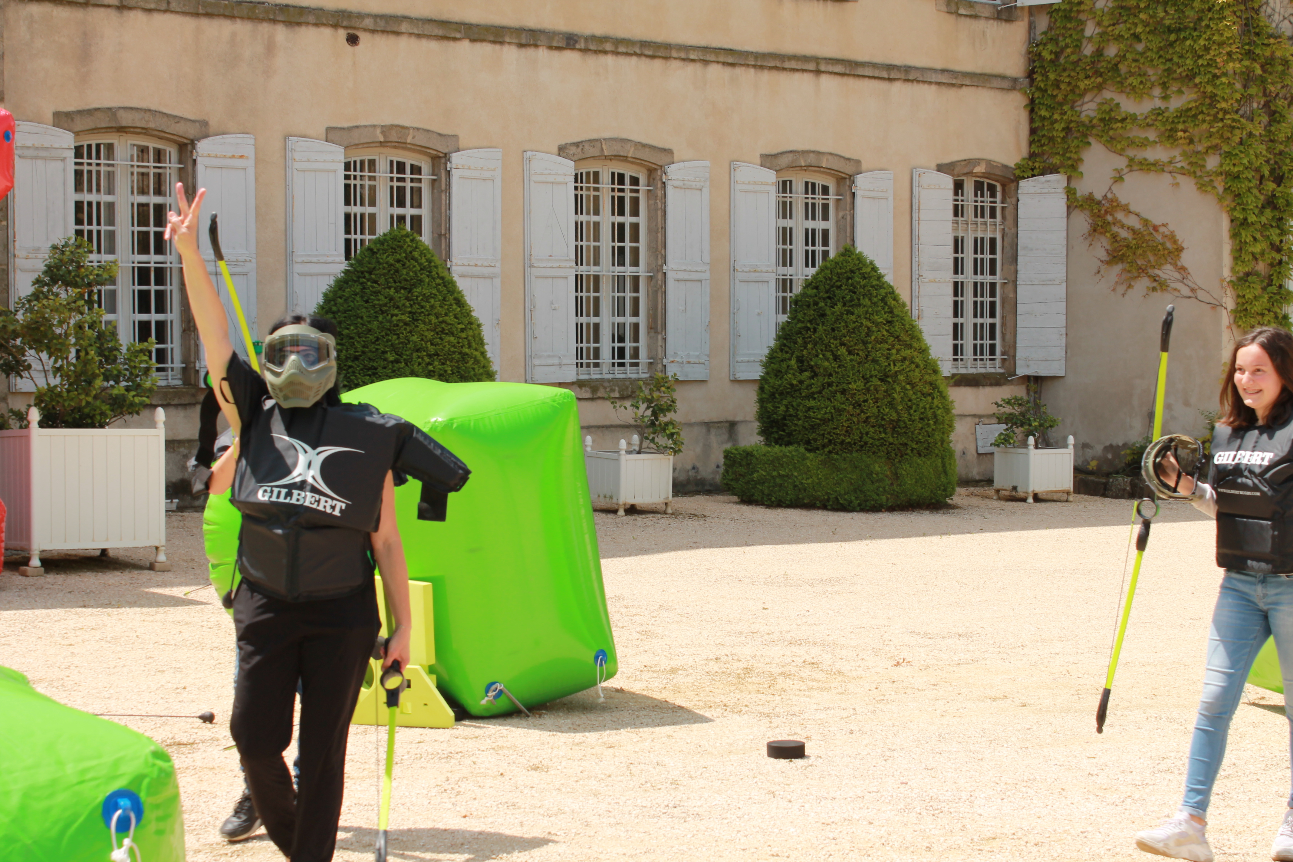 Tournoi tir à l'arc Anvers équipes en compétition pelouse verte · INNOV'events