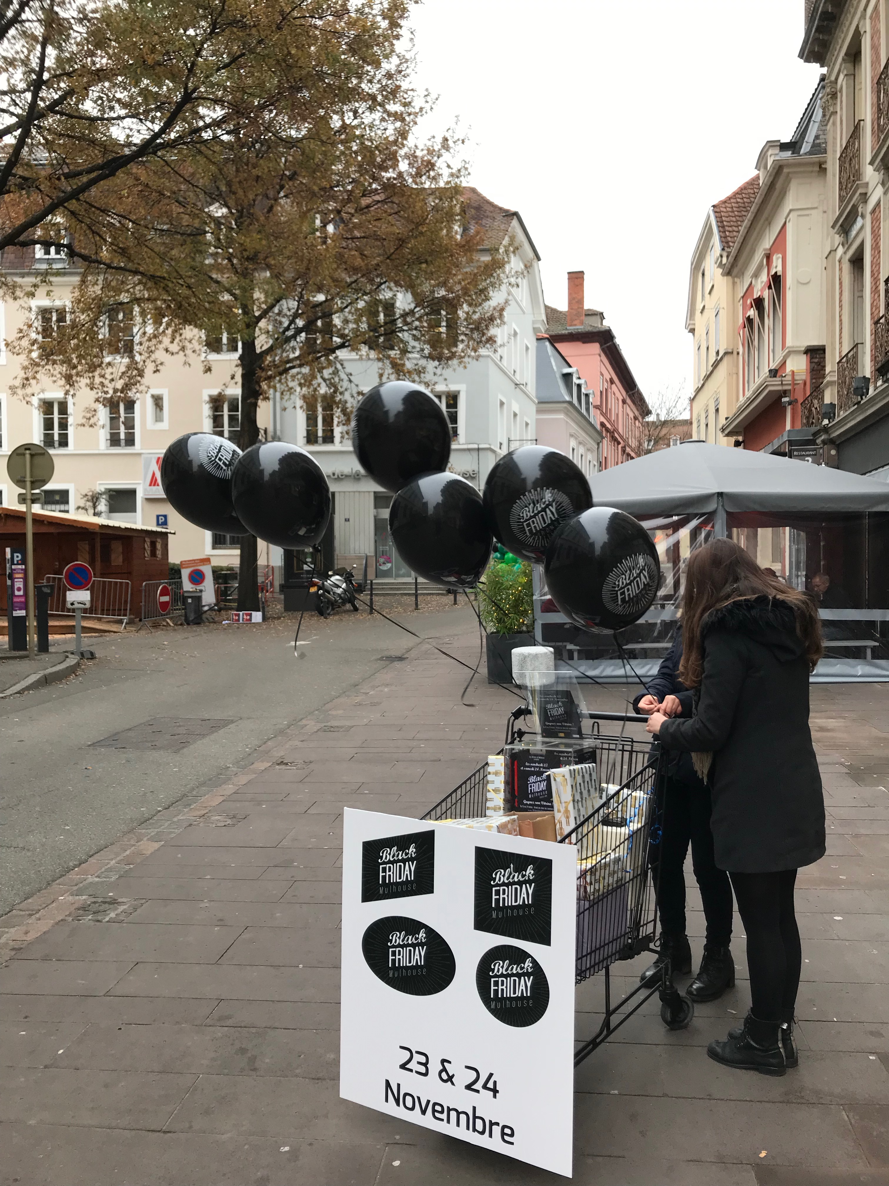 Jeux géants animation street-marketing Anvers Meir extérieur corporate · INNOV'events