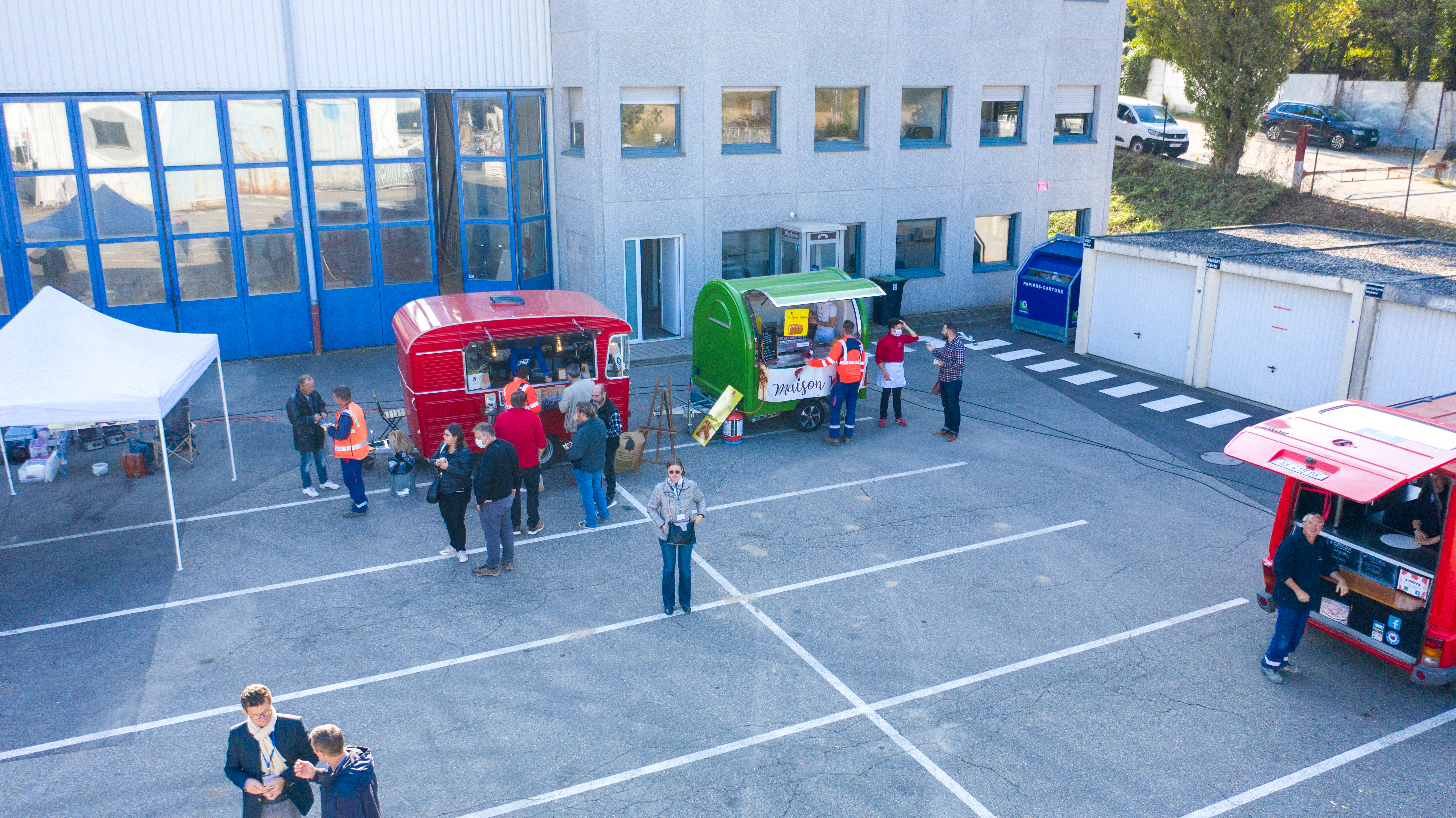 Food truck entreprise Liège cours intérieure Outremeuse walking dinner · INNOV'events organisation d'événements