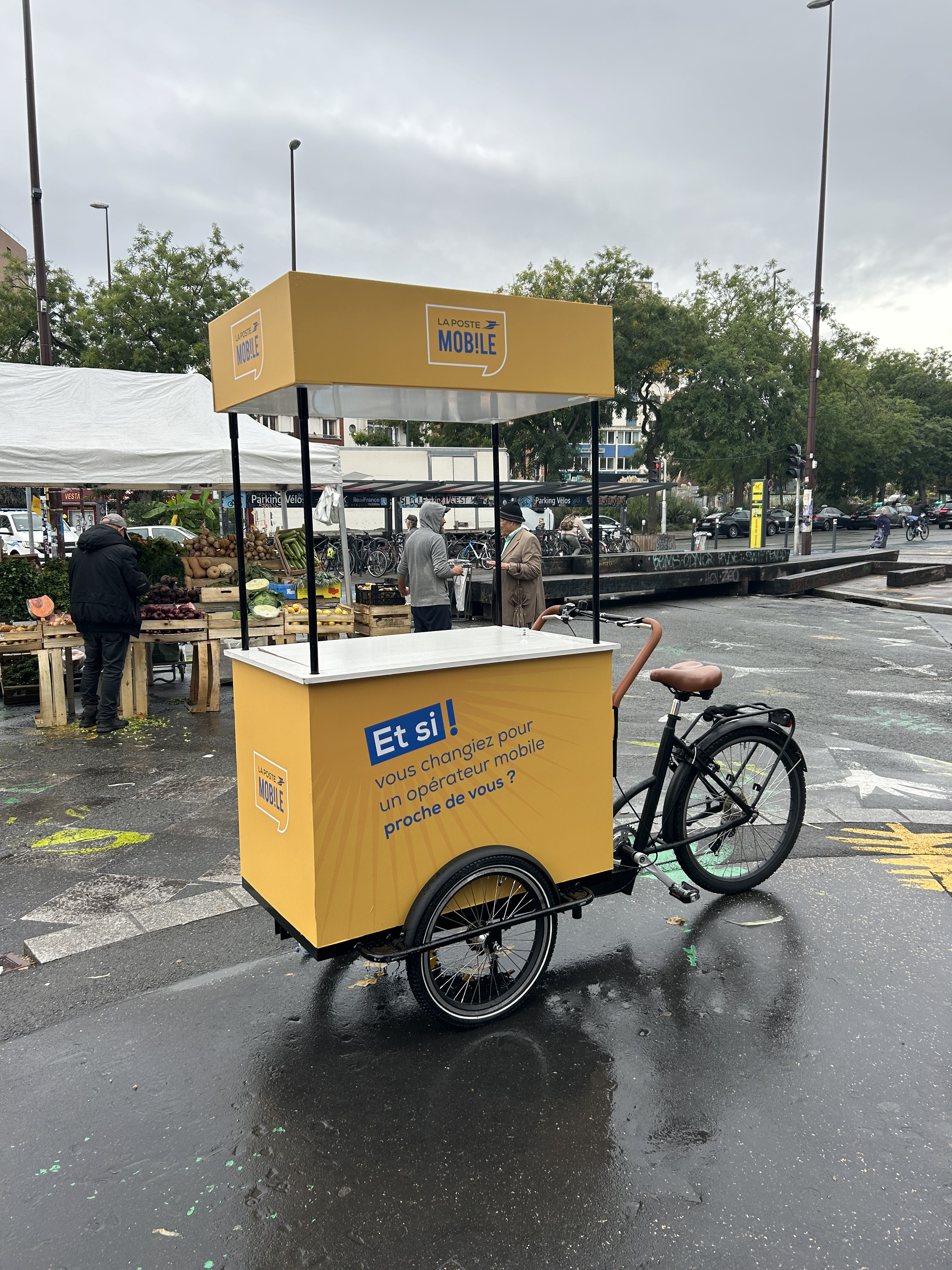 Merkactivering straatmarketing Brussel Grote Markt opstelling promotiestand · INNOV'events