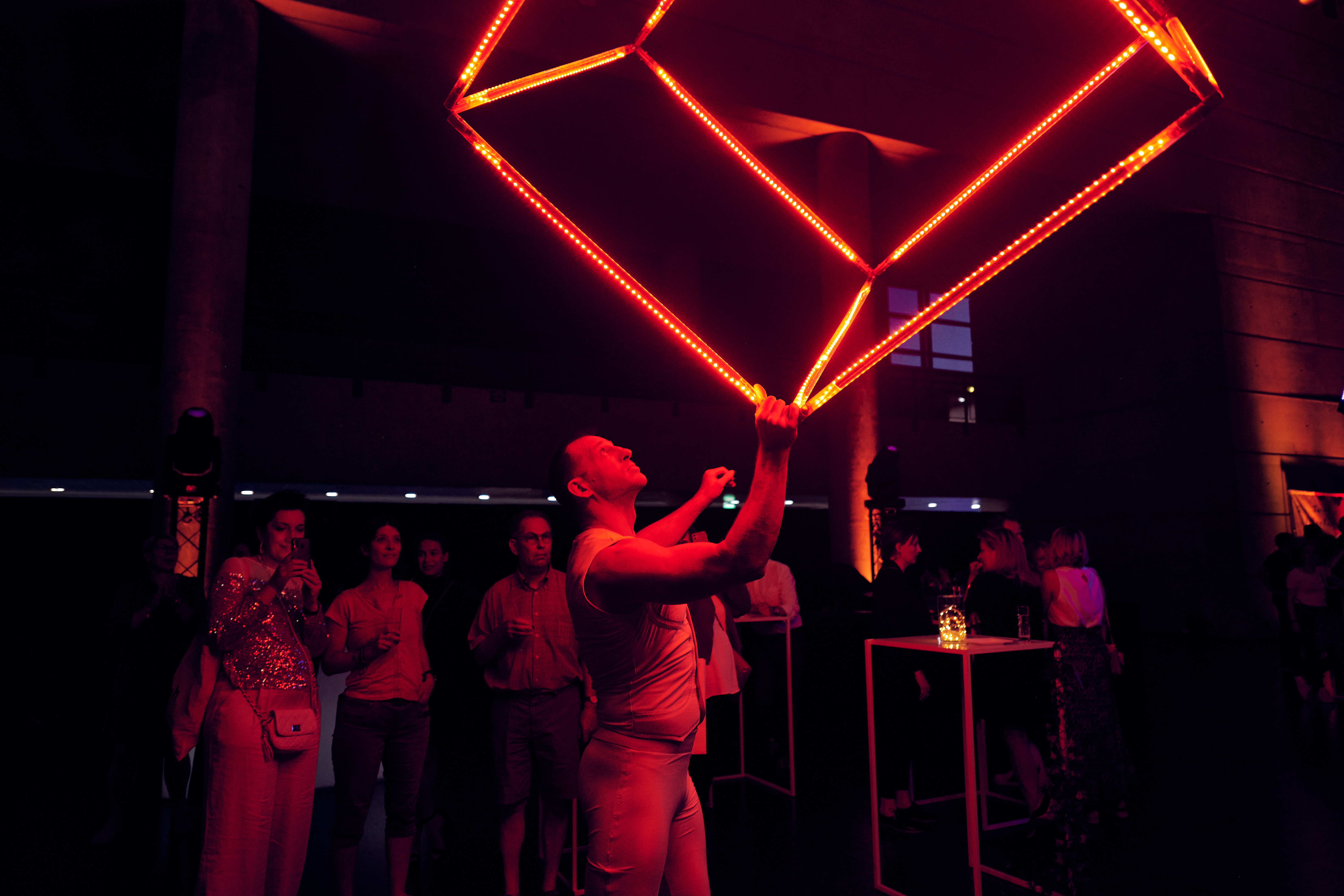 LED receptie opstelling bedrijfsevenement Luik verlichte cocktailbar · INNOV'events