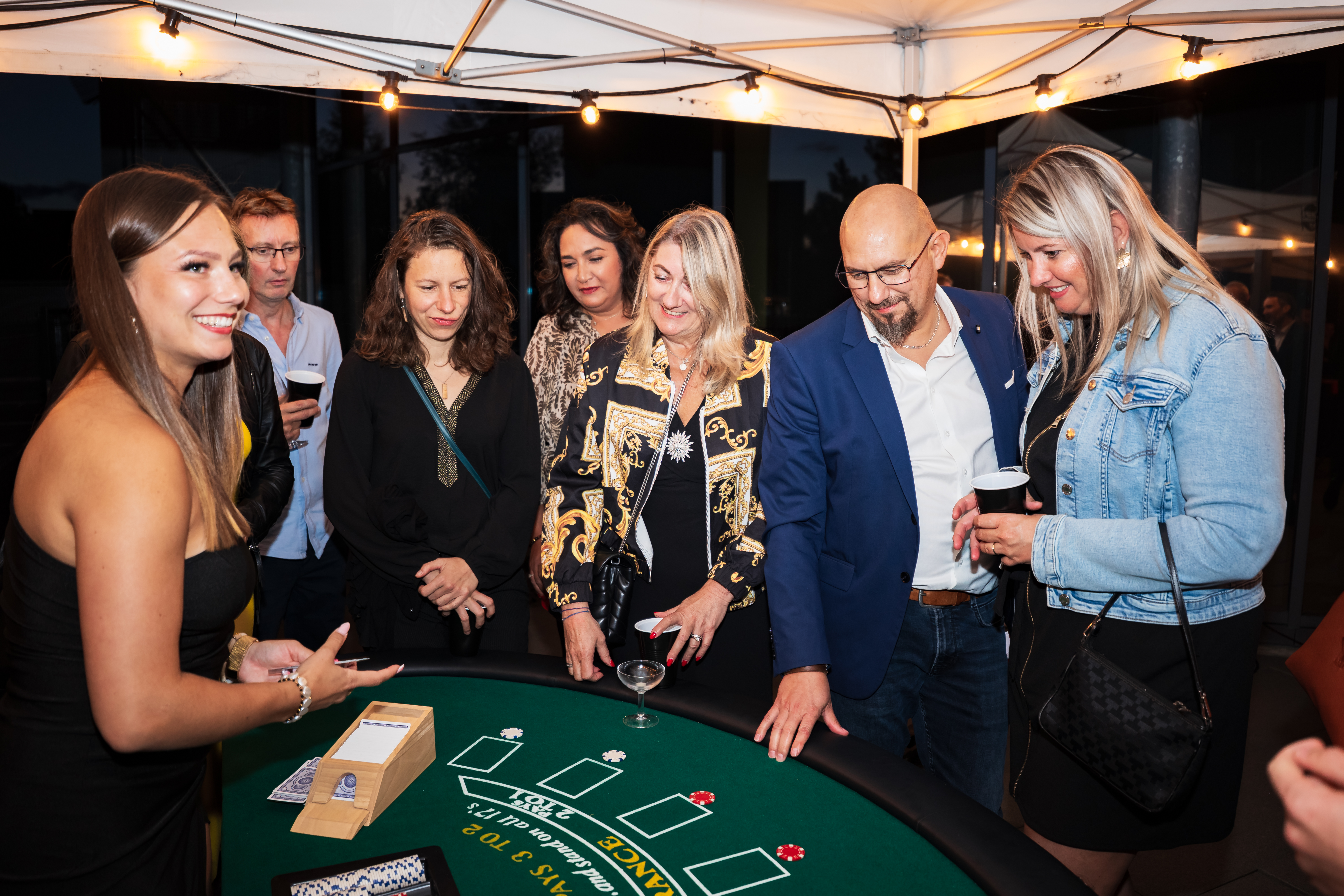 Animation casino Liège tables de black-jack salle de réception · INNOV'events organisation d'événements