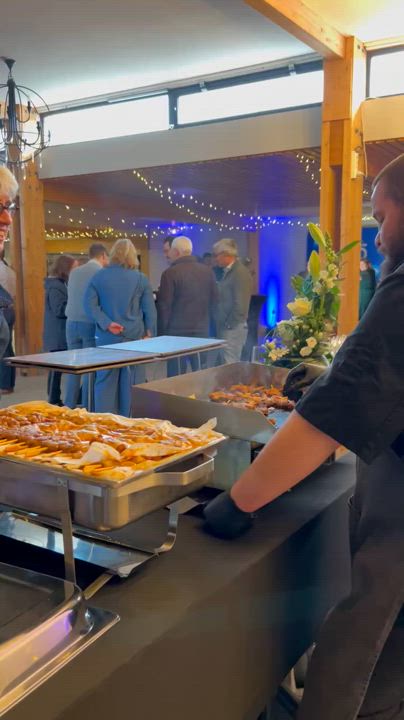 Culinary animation corporate catering Brussels · chef demonstrating live at a food station · INNOV'events