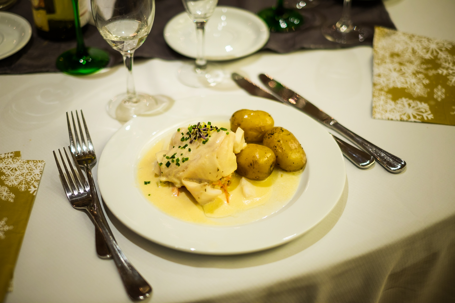 Teamdiner buiten Luik op Château de Colonster met zicht op park · INNOV'events