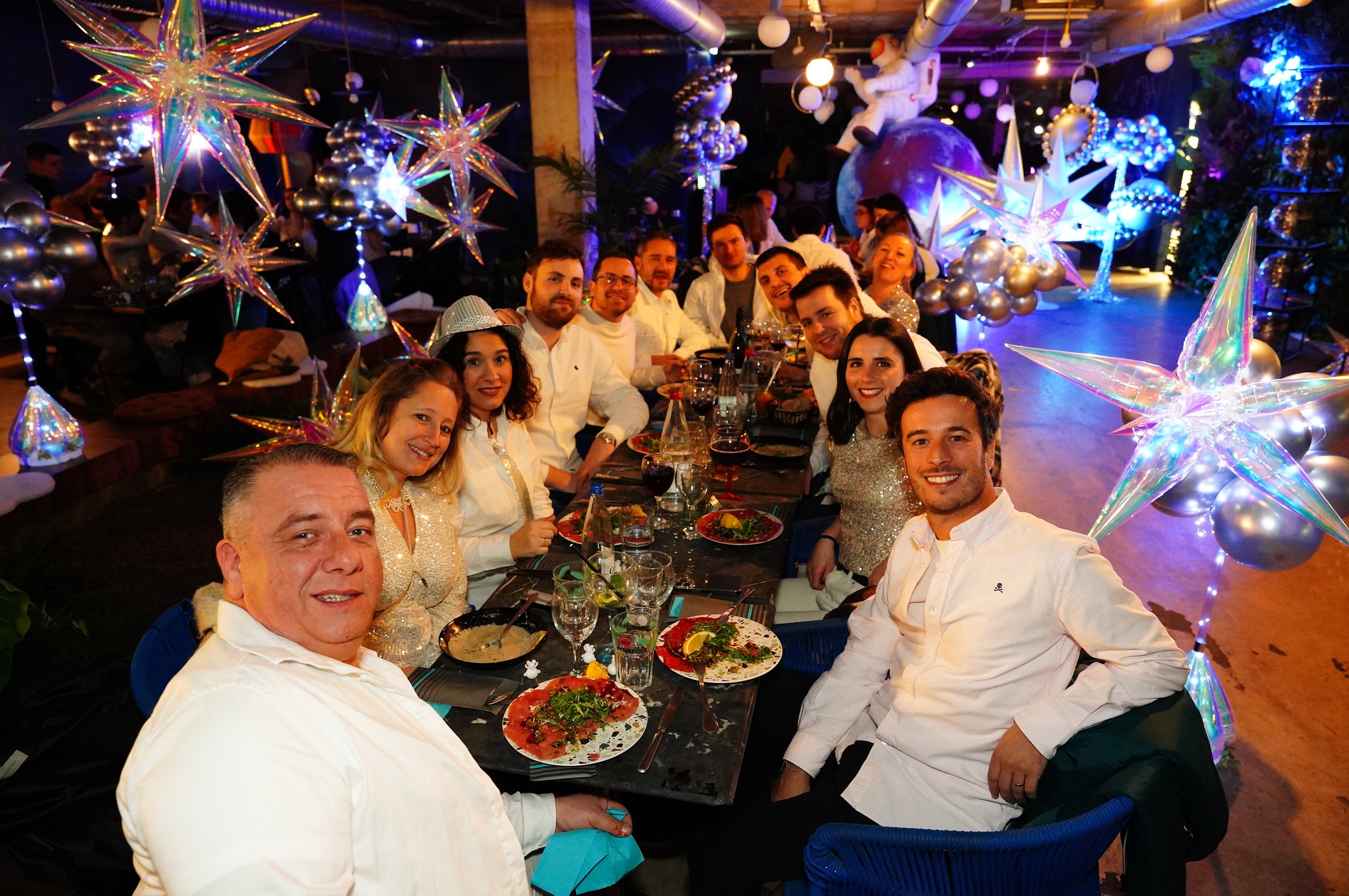 Repas insolite Anvers walking dinner Het Zuid façades Art nouveau éclairées · INNOV'events