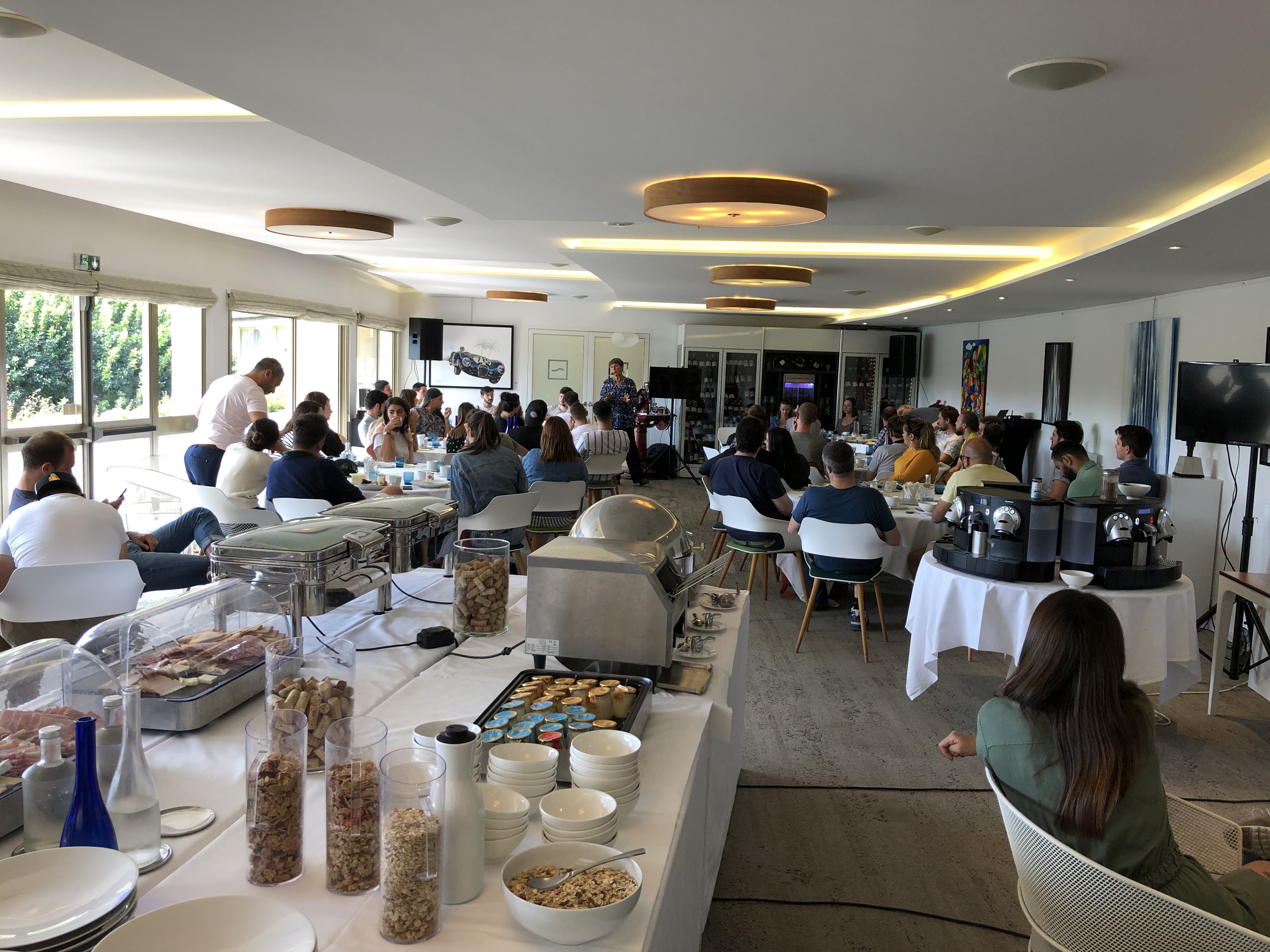 Executive meeting Liege boardroom focused leadership team · INNOV'events
