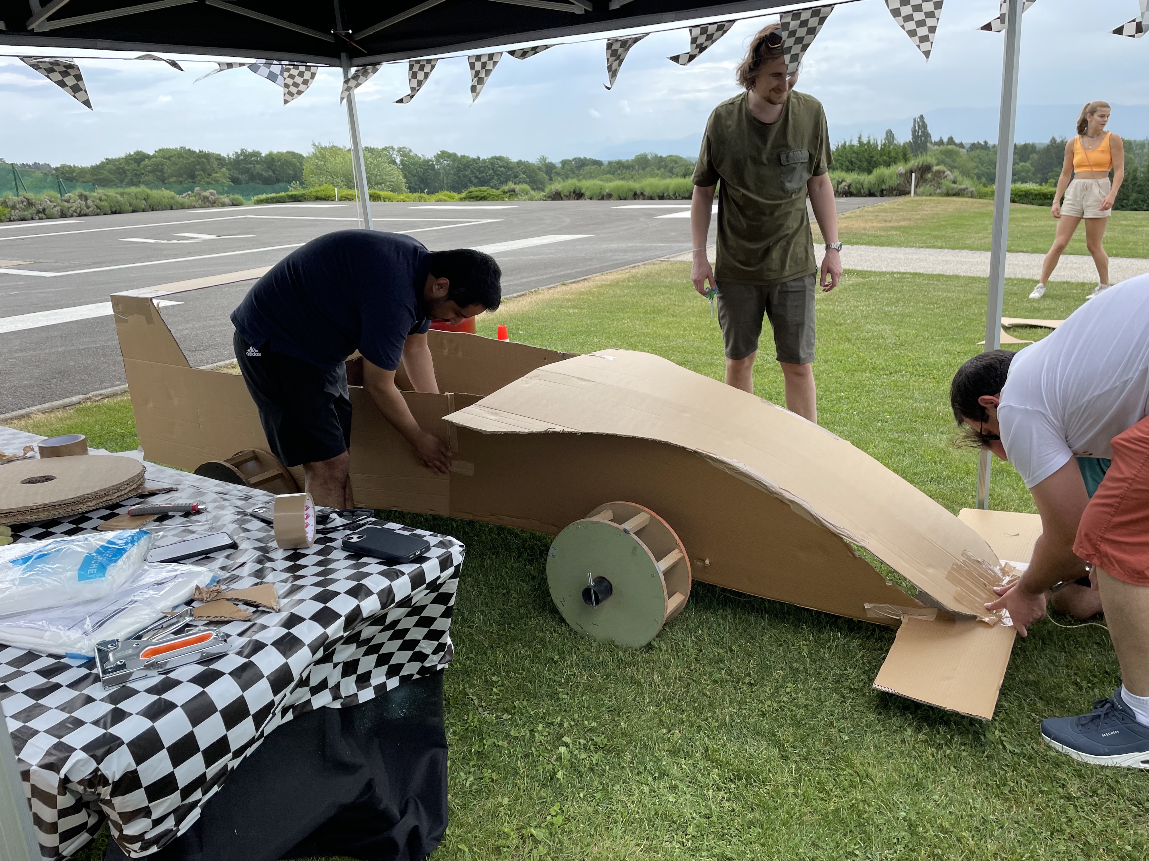 Compétition simulateurs racing Anvers podium corporate entrepôt réhabilité · INNOV'events
