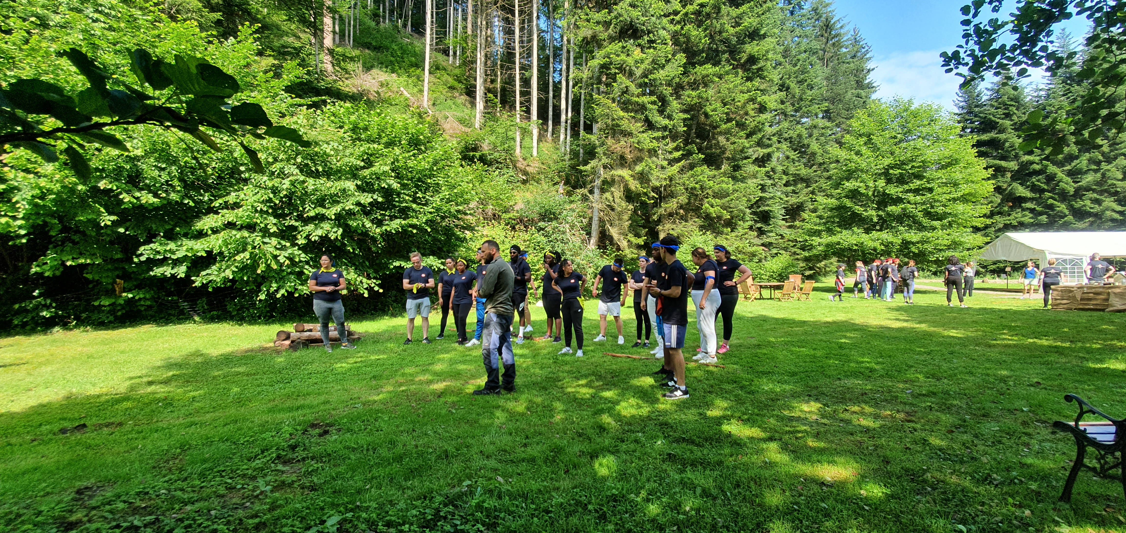 Team building Liege outdoor challenge Citadelle hillside group · INNOV'events