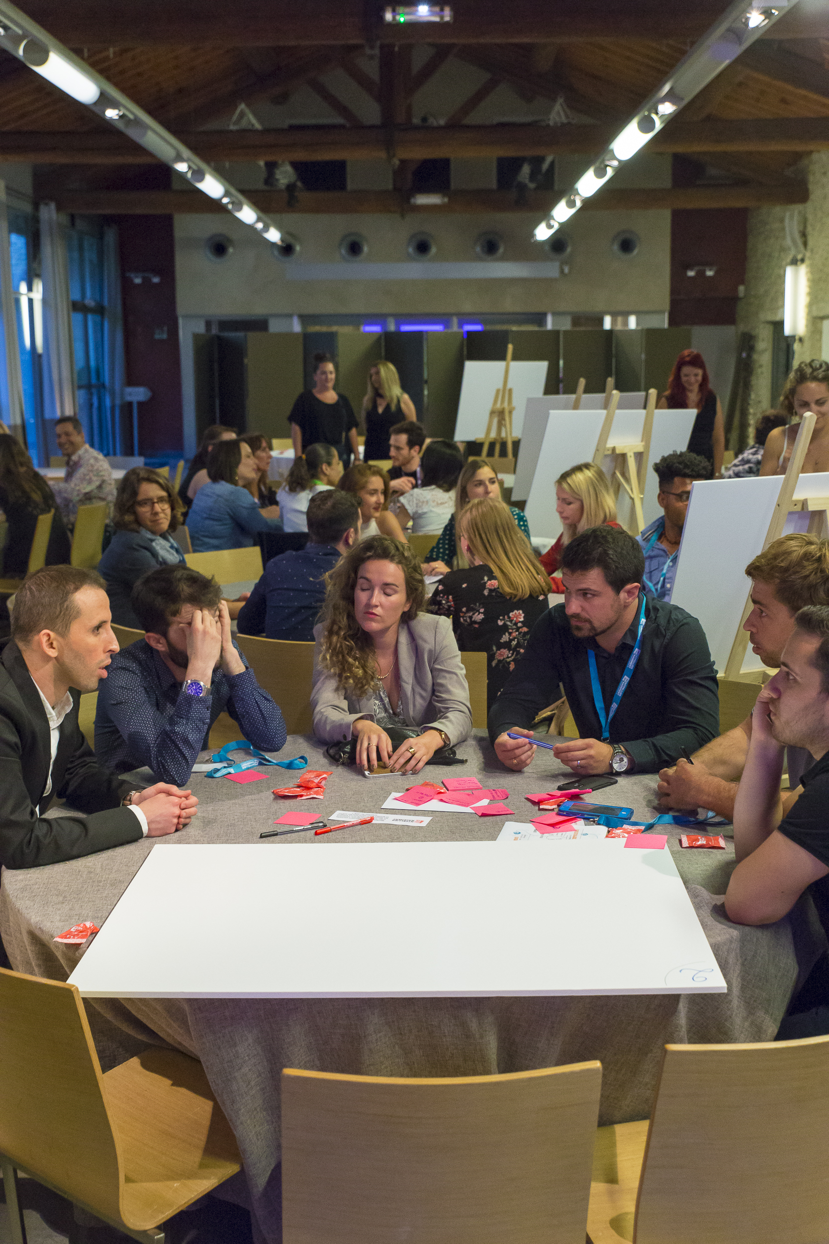 Journée intensive corporate seminar Brussel salle plénière moderne · INNOV'events