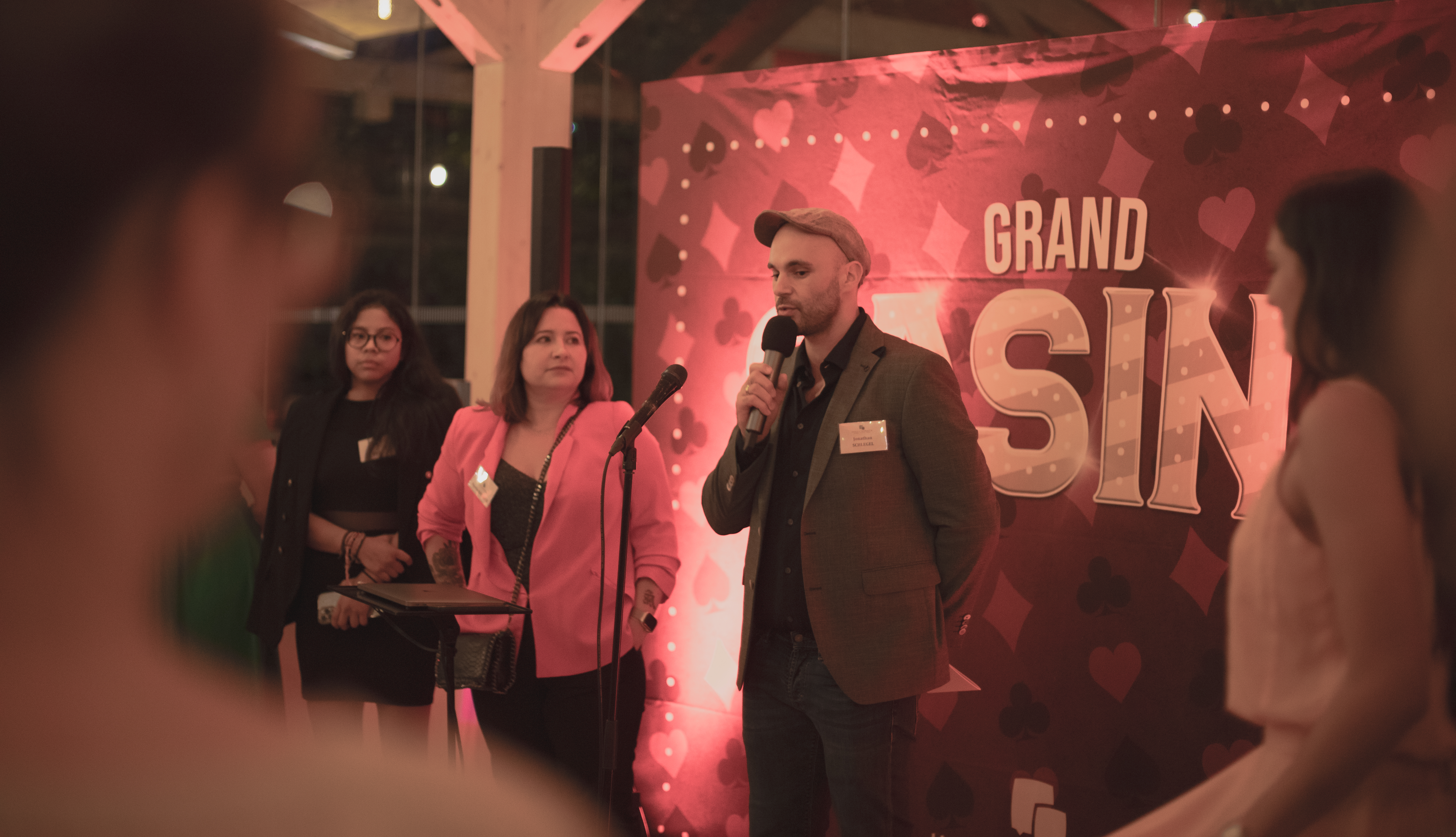 Animation jeux géants jeu télévisé Liège bords de Meuse · INNOV'events