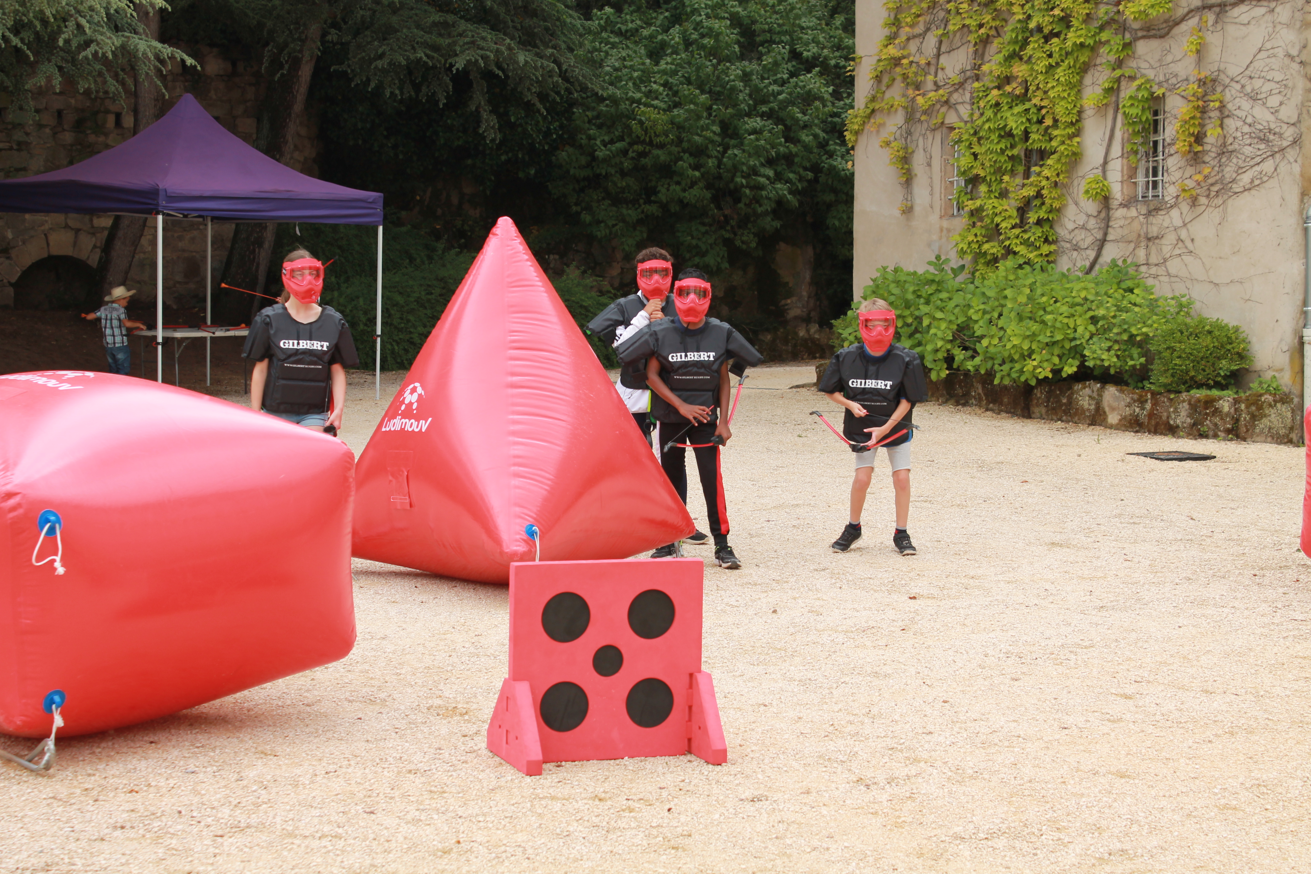 Volledige dag boogschieten teambuilding Brussel groep buiten · INNOV'events