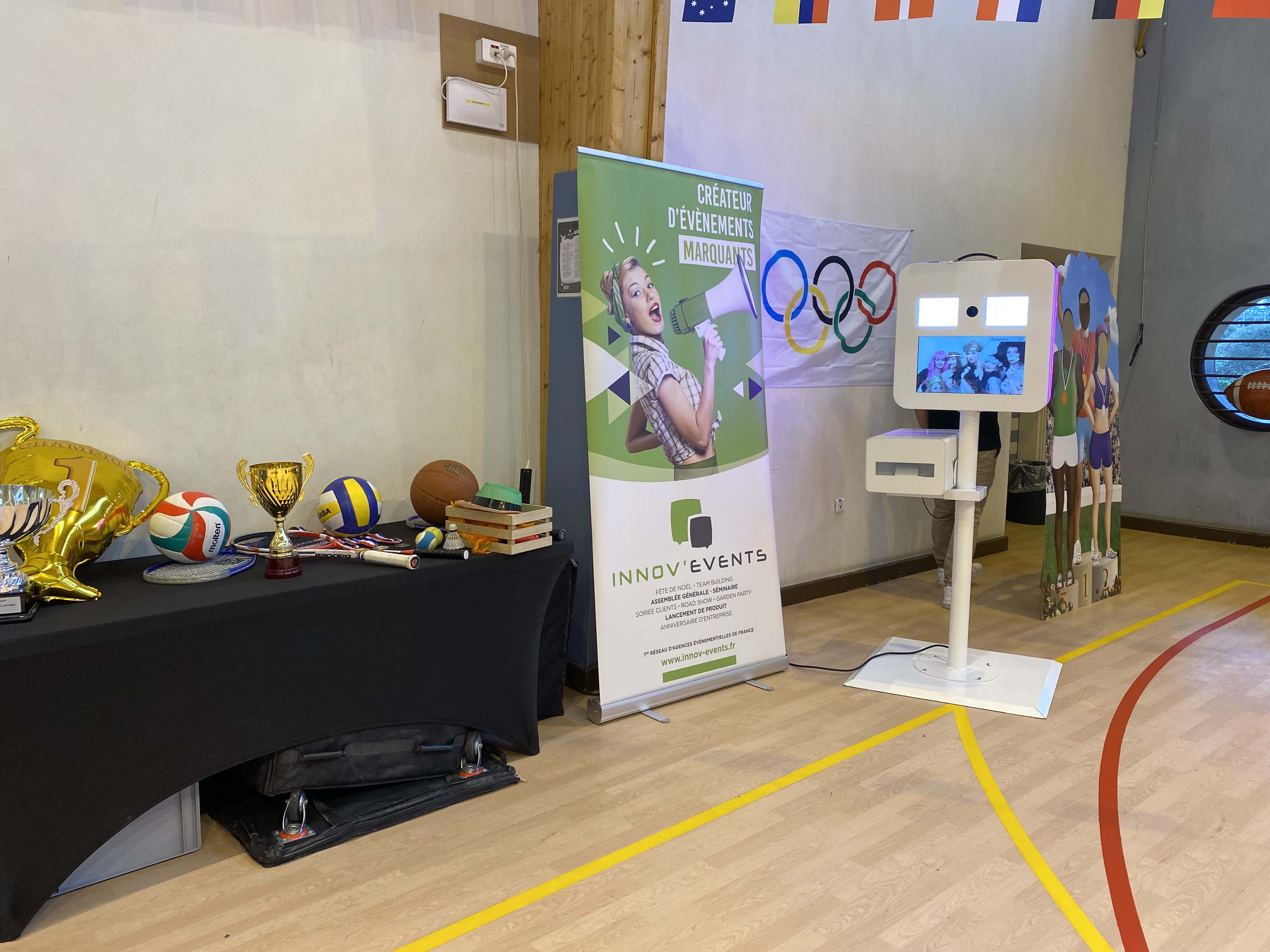 Simulateur de ski entreprise Anvers soirée cocktail dînatoire quartier Het Zuid · INNOV'events