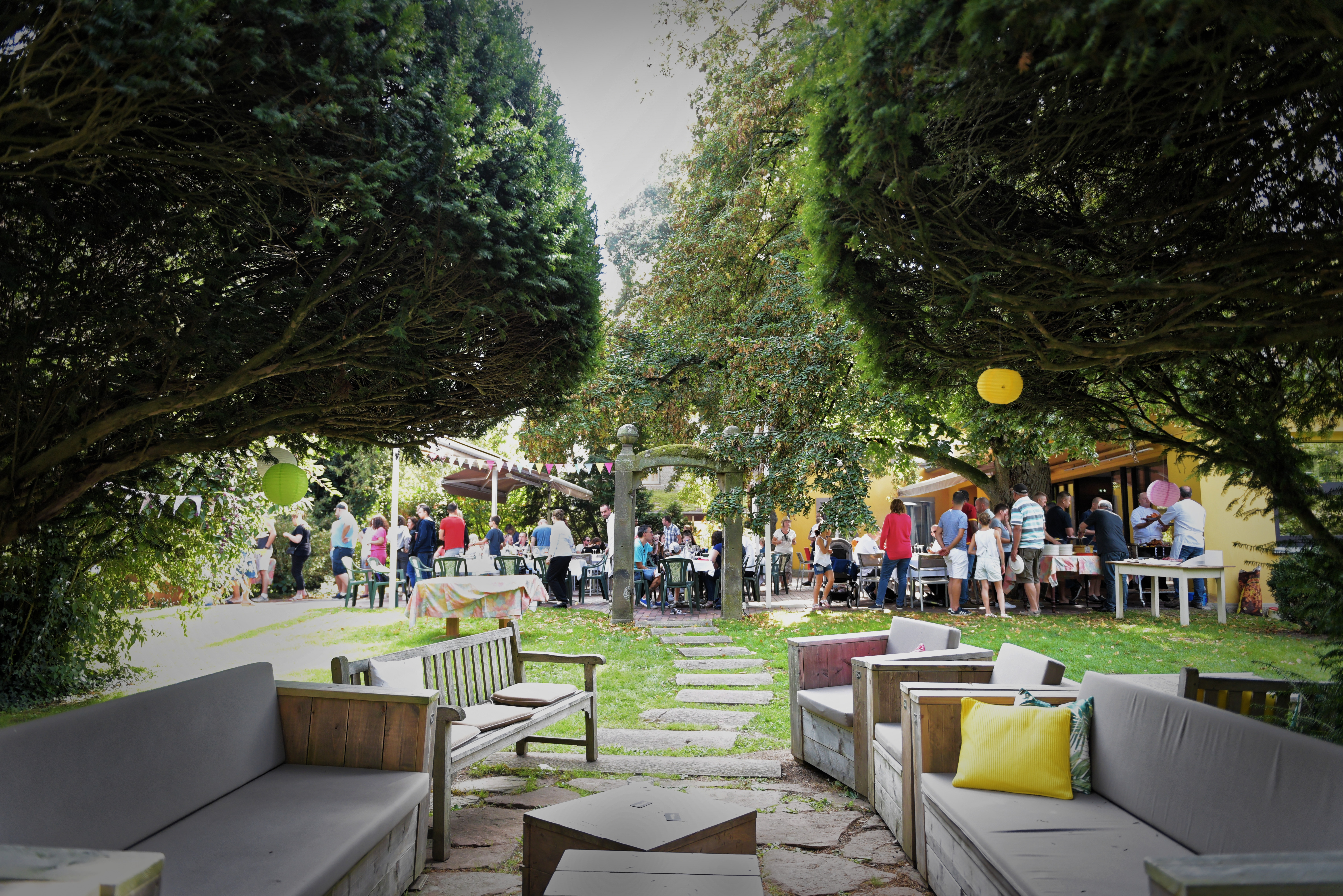 Teambuilding outdoor Brussel medewerkers boogschieten parkactiviteit · INNOV'events
