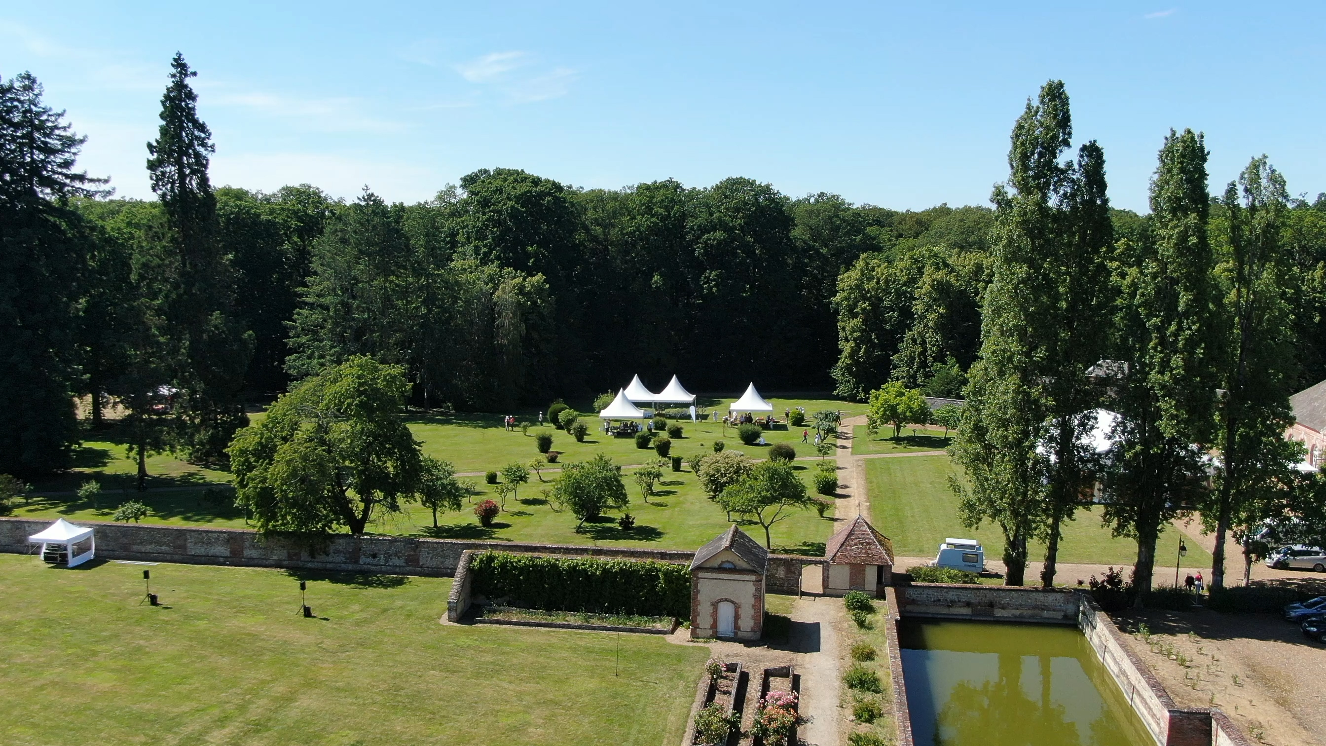 Tentverhuur Brussel bedrijfsevenement tent Jubelpark zomerreceptie · INNOV'events