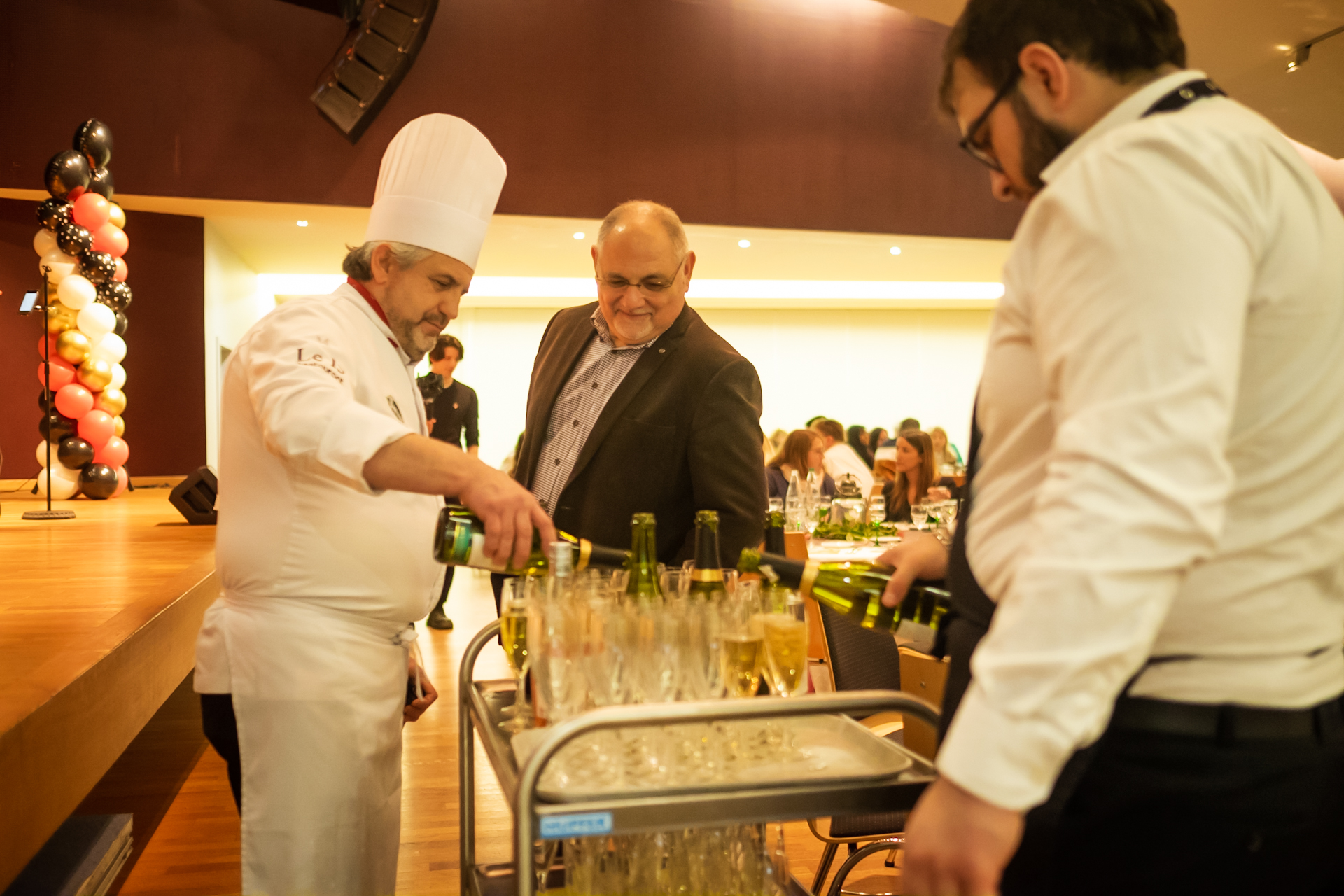 Foodstations walking dinner Brussel bedrijfsevenement culinair · INNOV'events