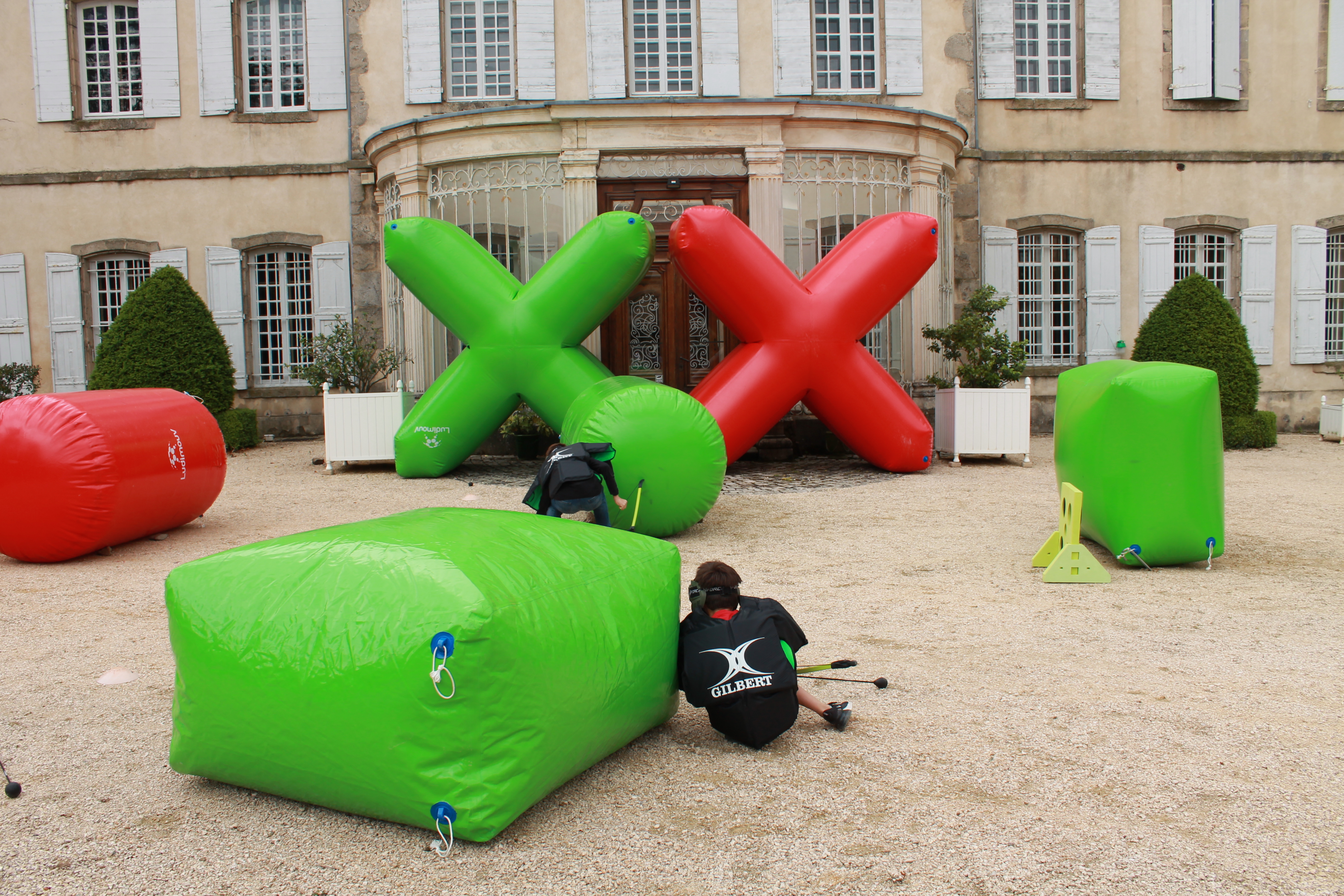 Jeux gonflables corporate Anvers chapiteau installé quartier Zurenborg · INNOV'events organisation d'événements