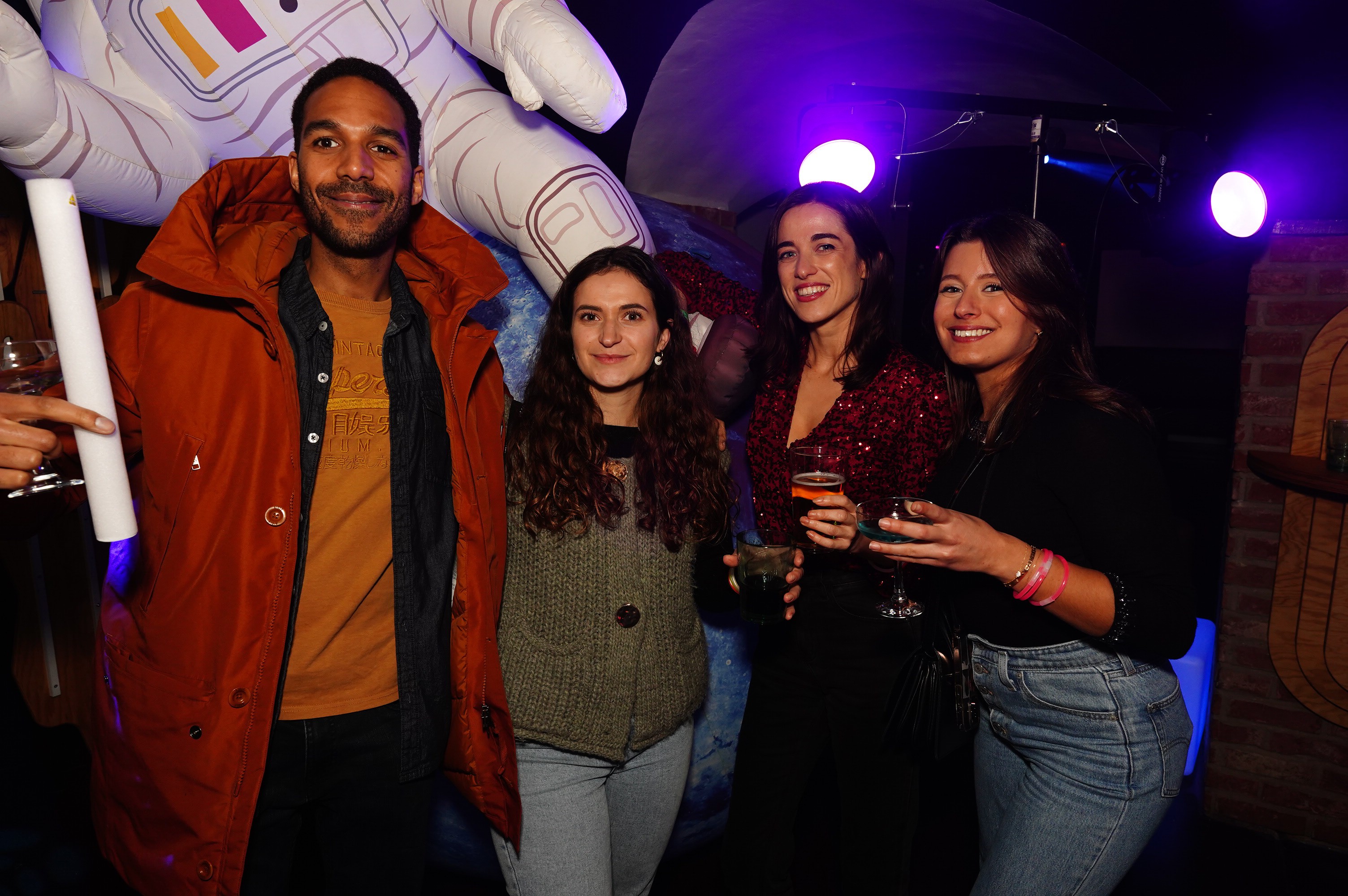 Eventzaal Halloween animatie Antwerpen uitzicht op havenfront, industrieel interieur · INNOV'events