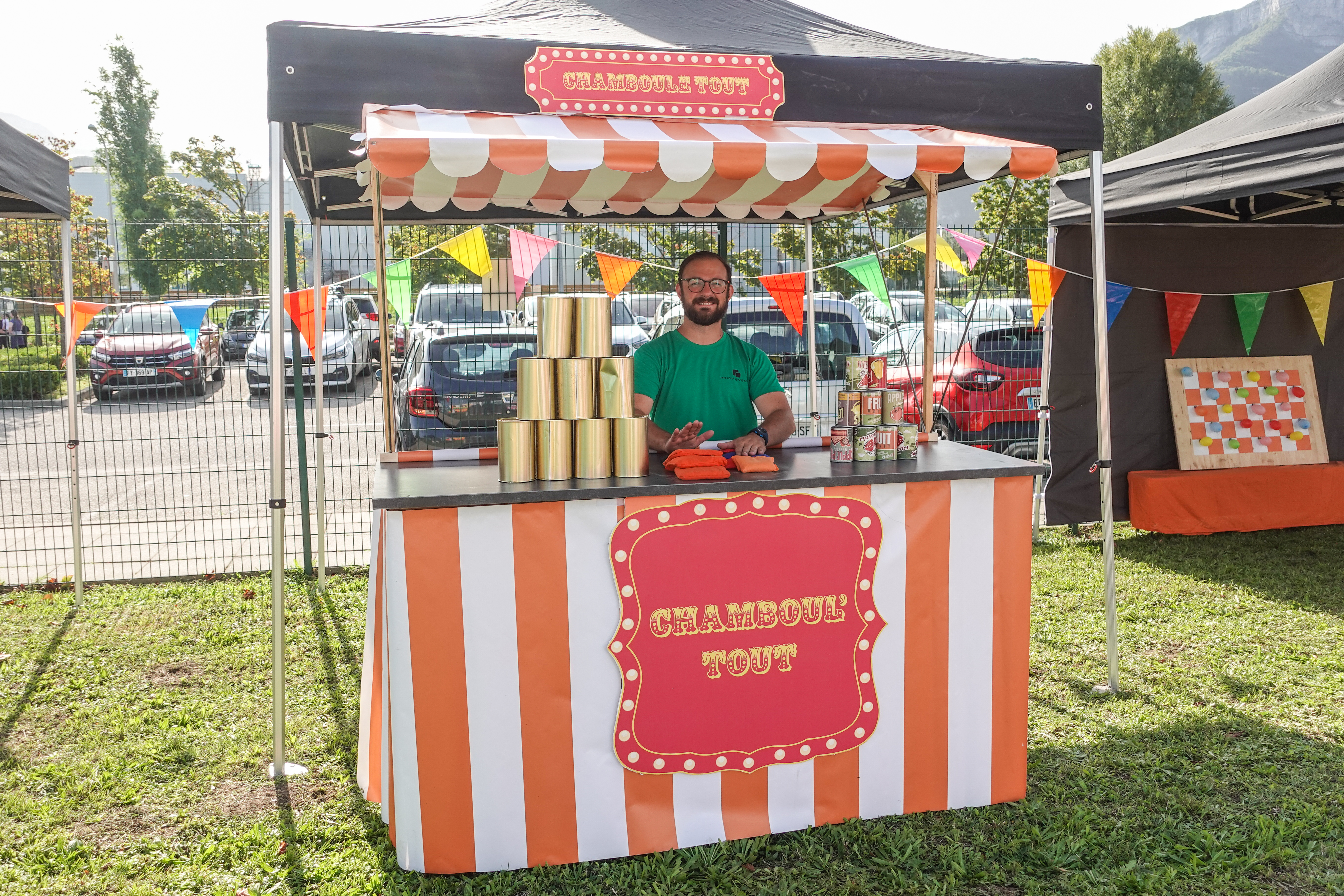 Kermisanimatie bedrijf Antwerpen medewerkers bij attracties Eilandje · INNOV'events