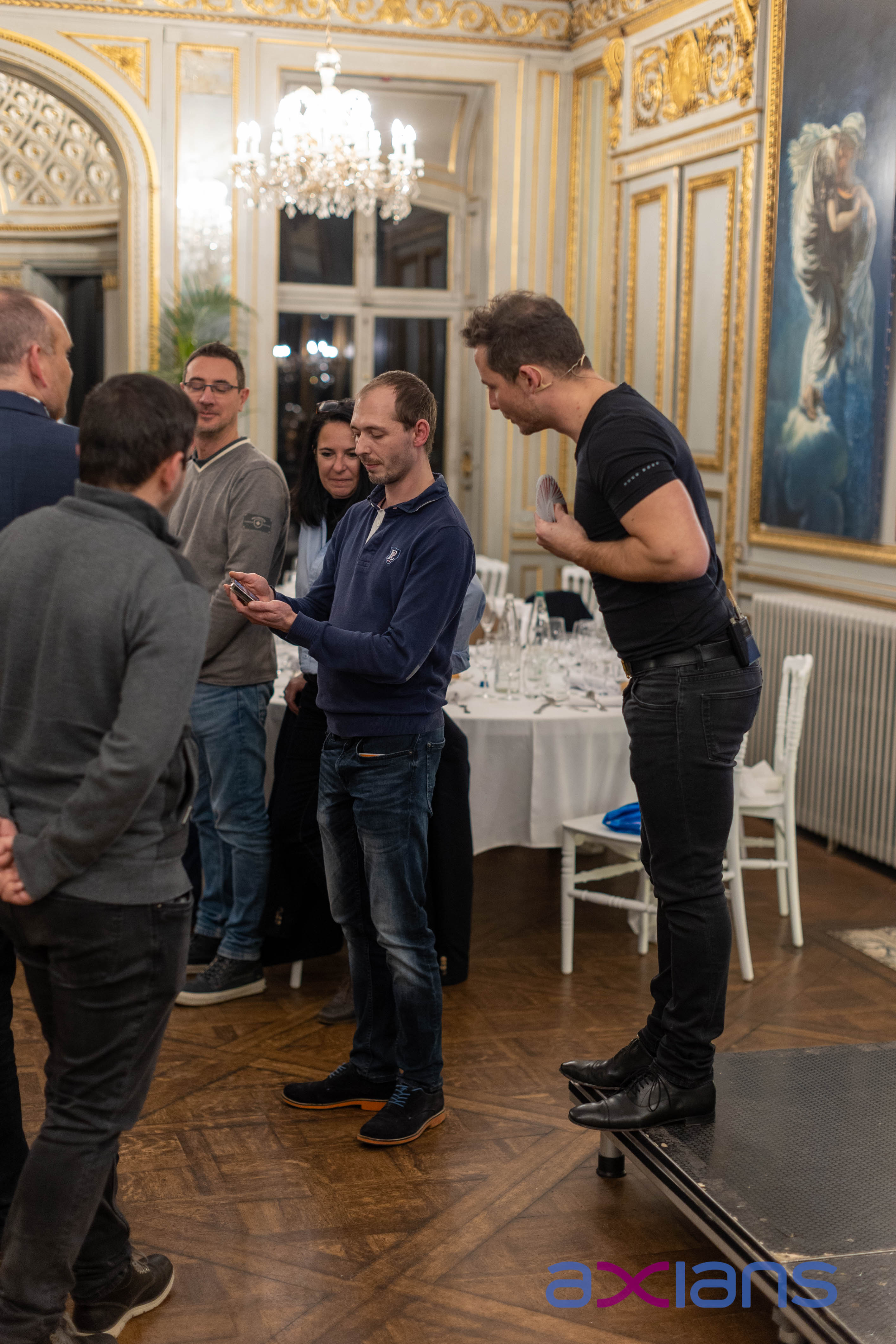 Podiumshow goochelaar grote zaal bedrijfsevenement Brussel · INNOV'events