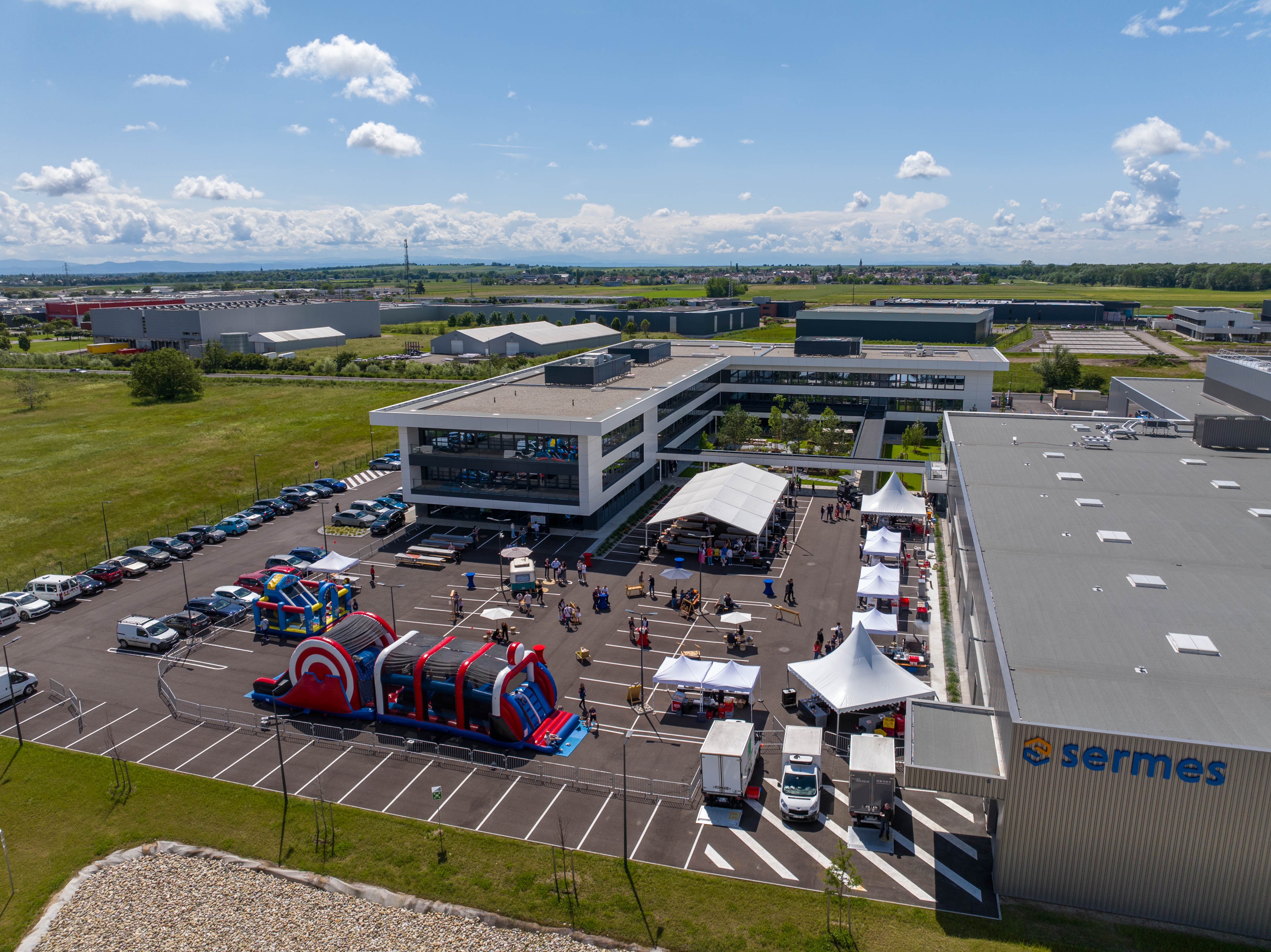 Lieu événementiel bus transfert Liège vue Meuse depuis La Boverie · INNOV'events