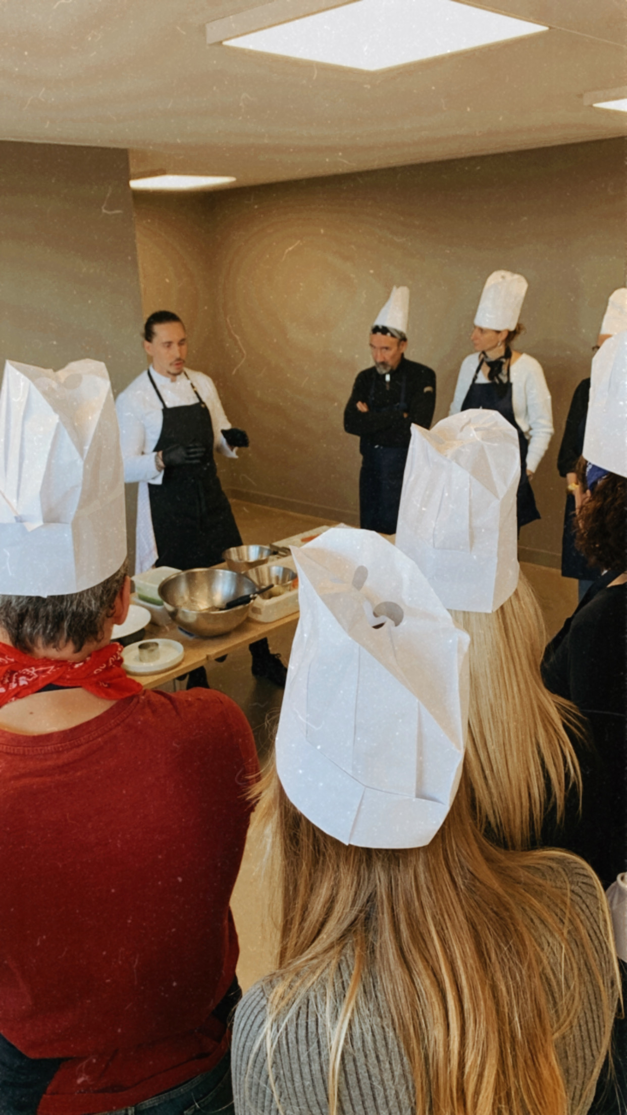 Locatie MasterChef kookworkshop Luik La Boverie zaal met keukenstations · INNOV'events
