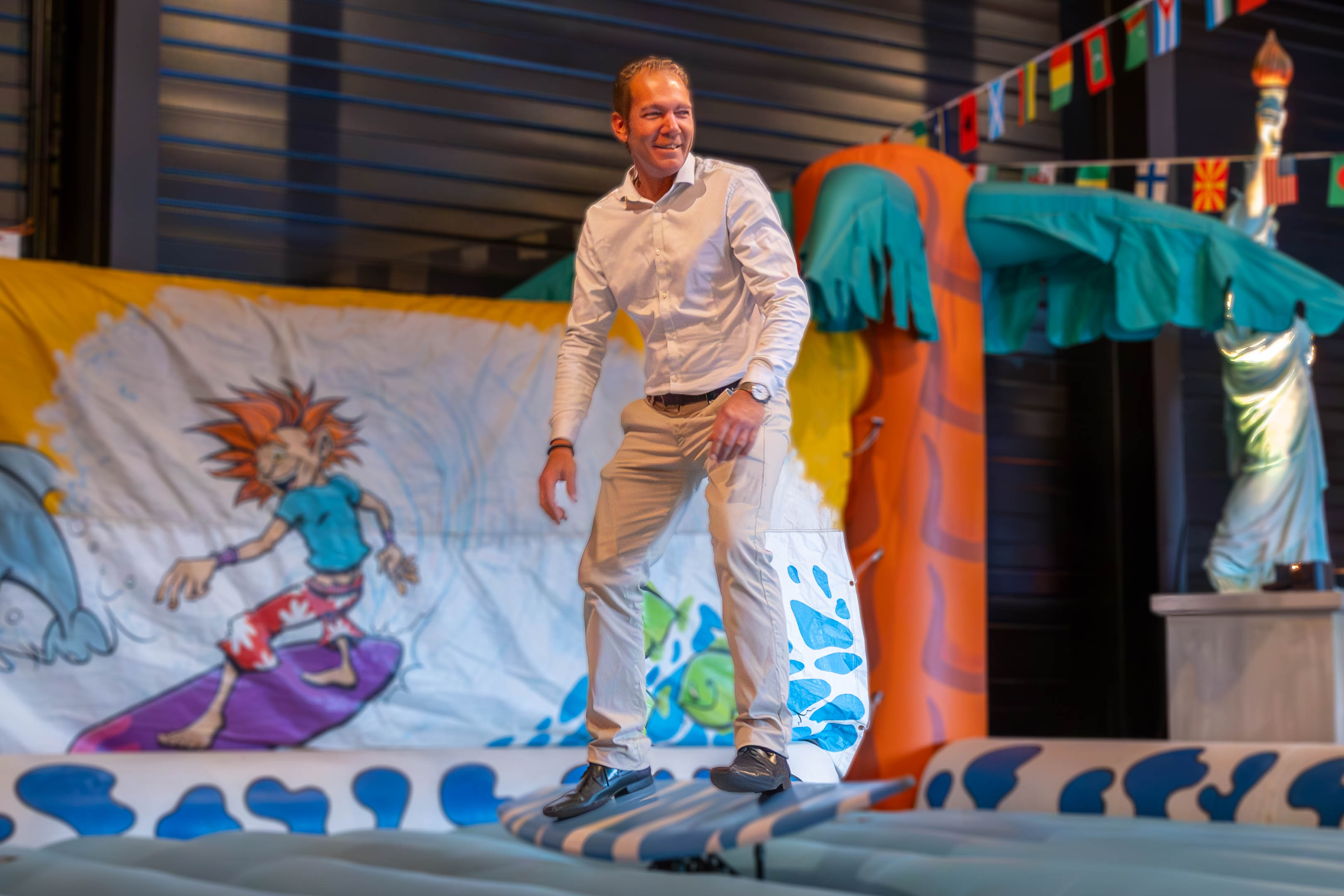 Technische opstelling surfsimulator indoor Antwerpen havengebouw · INNOV'events