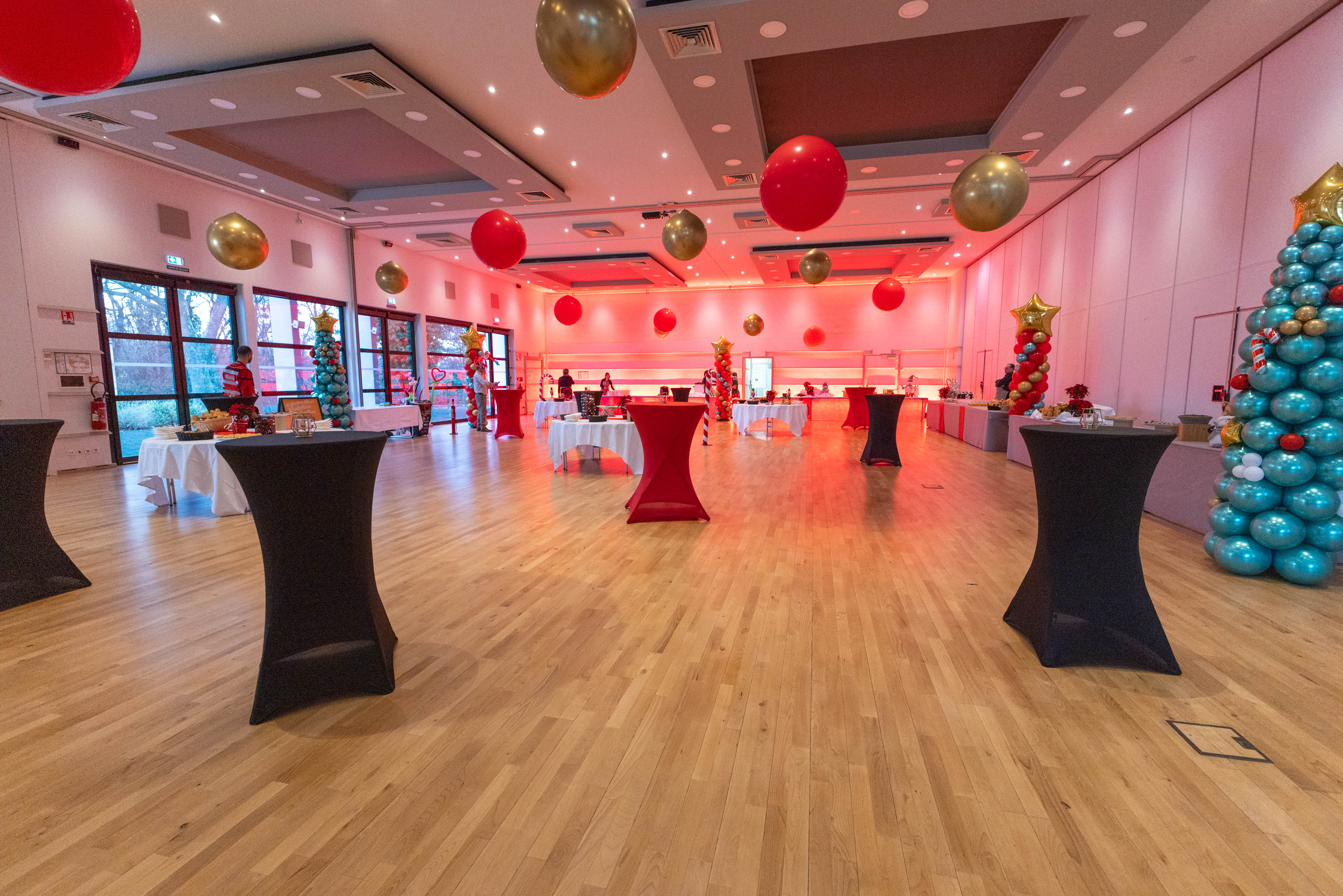 Kinderanimatie Antwerpen gezinsevenement buiten op het Eilandje met animatoren · INNOV'events