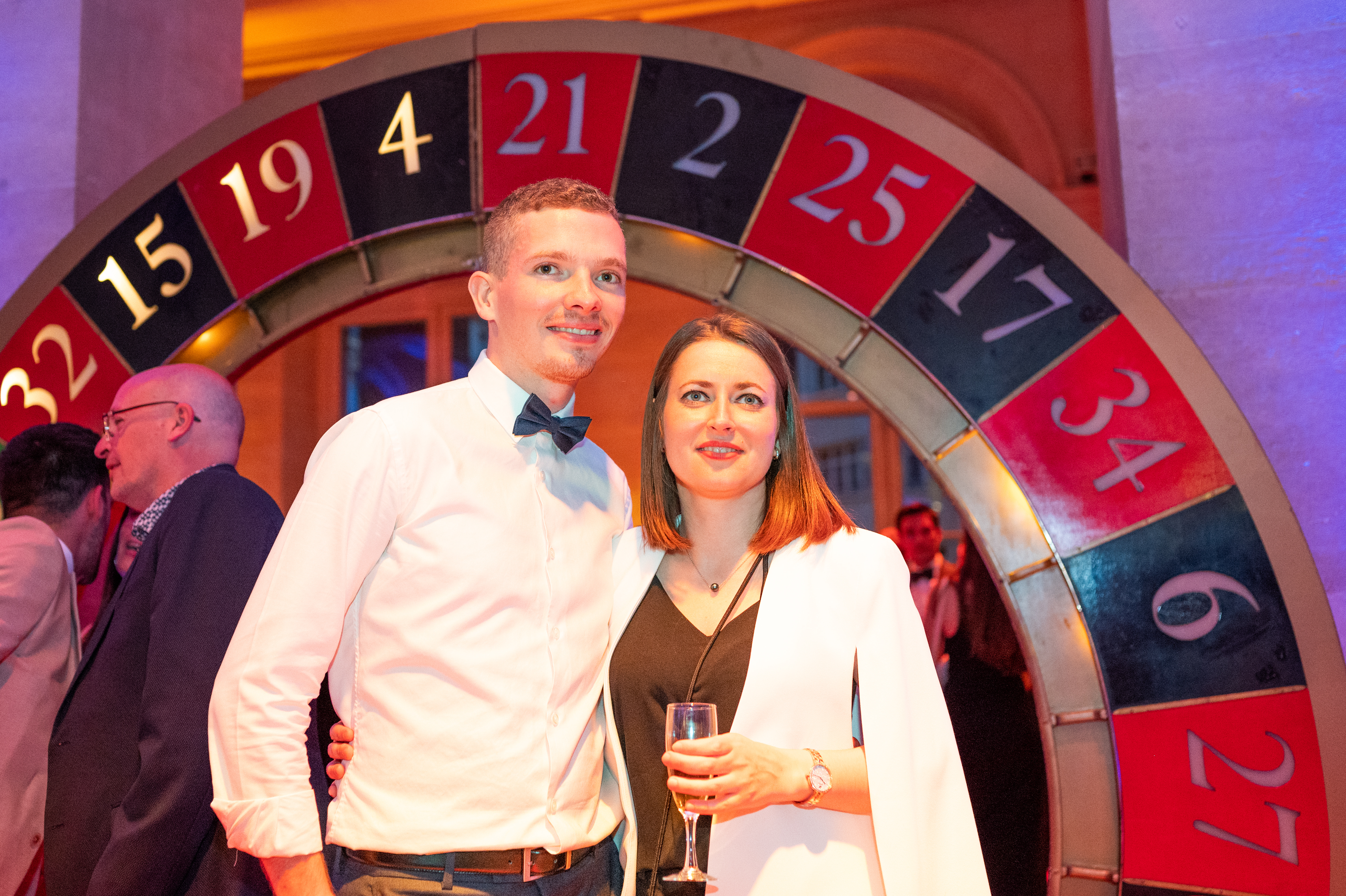 casino du vin Anvers participants autour d'une table de dégustation à l'aveugle · INNOV'events