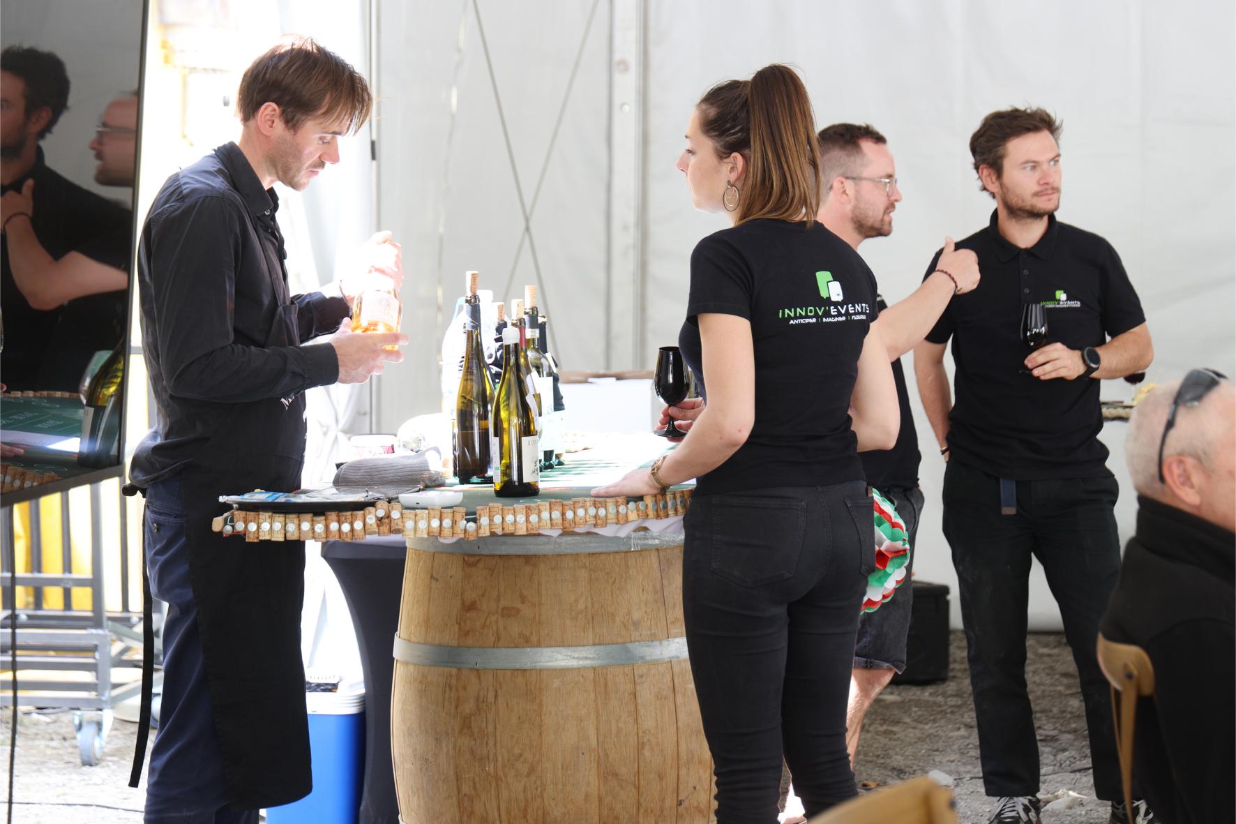 Soirée œnologique walking dinner Bruxelles stands dégustation · INNOV'events