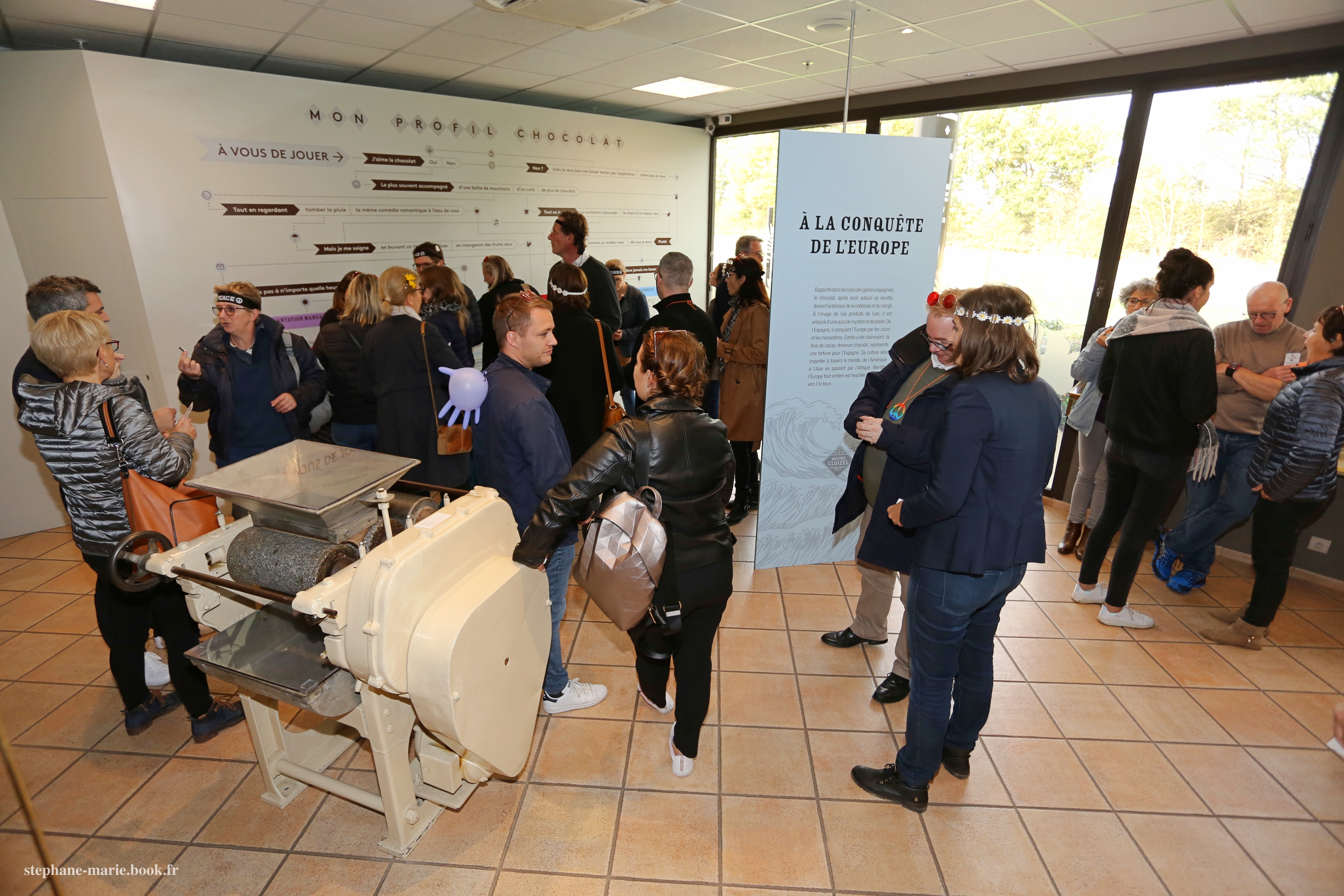 Portes ouvertes grand public portes ouvertes Bruxelles visiteurs devant stand démonstration · INNOV'events