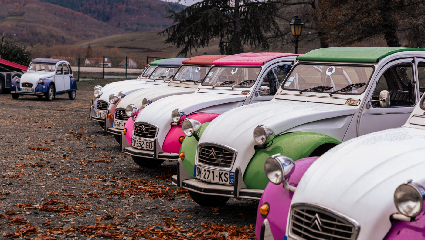 Rallye 2CV urbain complet rallye 2CV Anvers équipes au départ devant le Grote Markt · INNOV'events