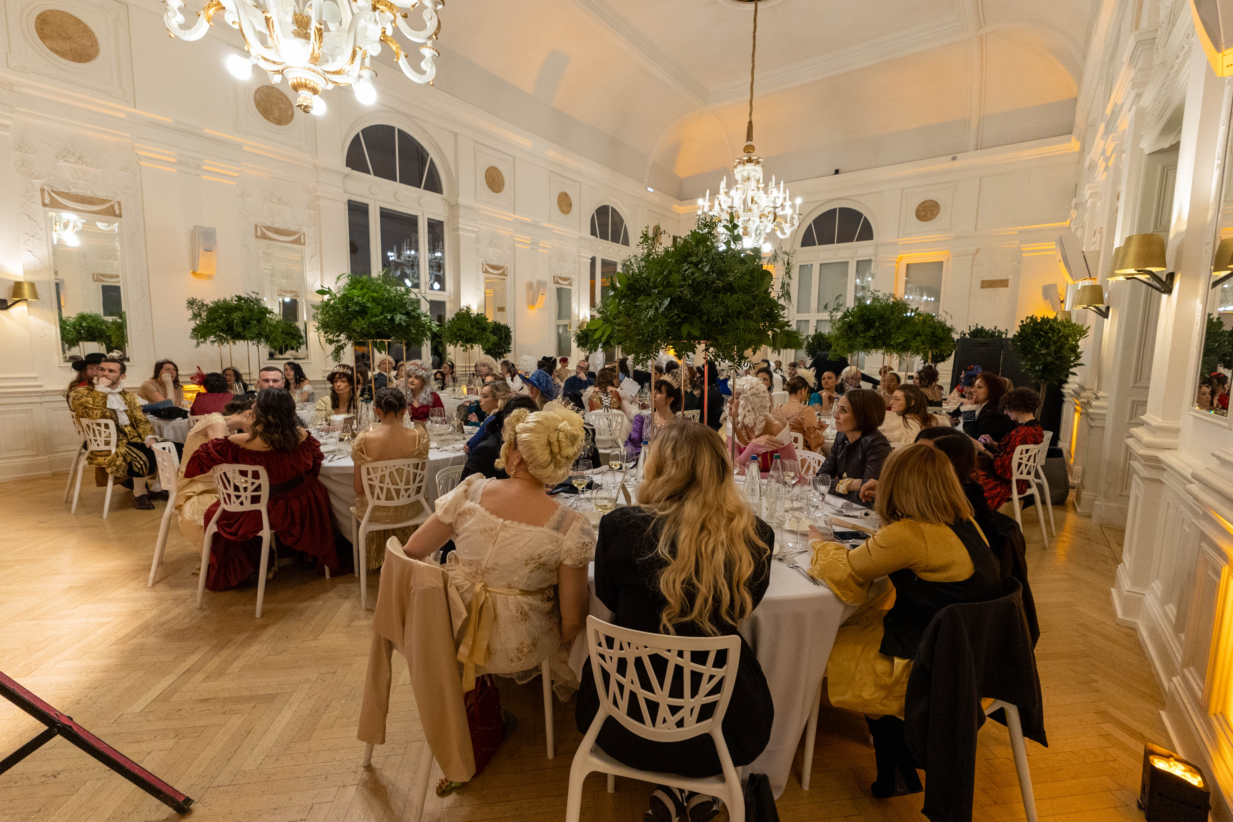 Team dinner Brussels Bozar art nouveau salon corporate evening · INNOV'events
