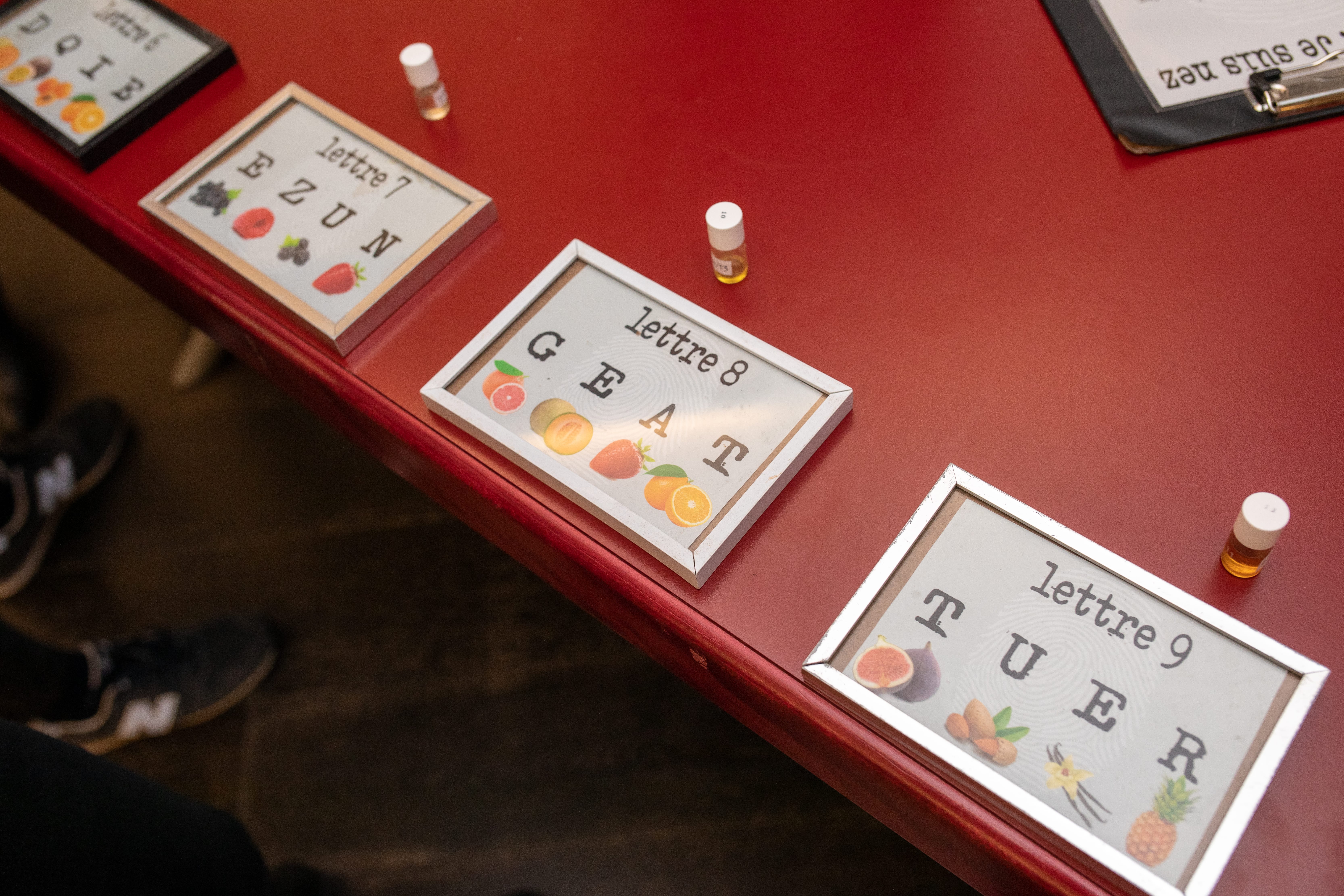 Groepsworkshop parfumcreatie Luik Outremeuse historische wijk · INNOV'events