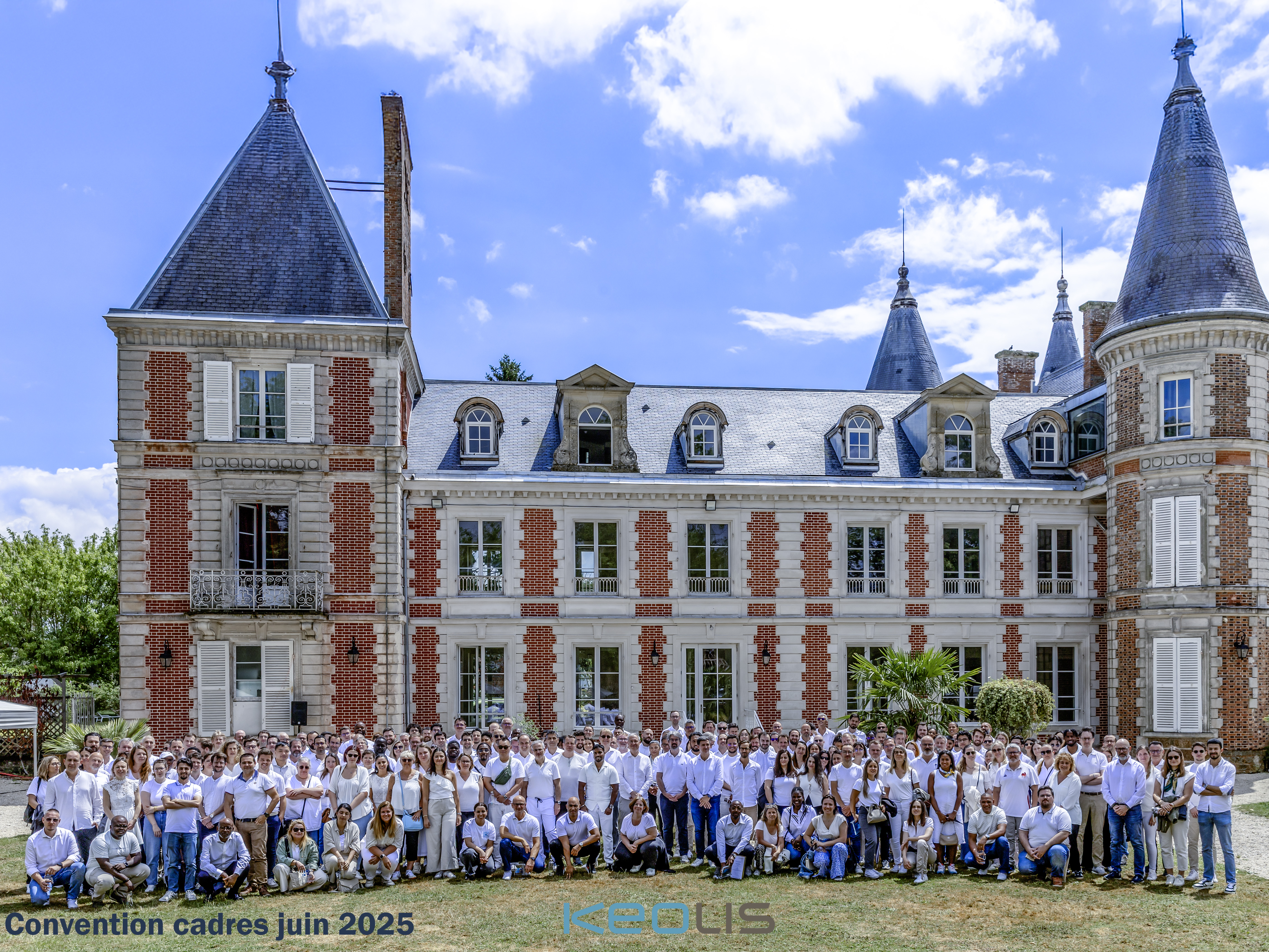 Teamactiviteit Brussel 2CV rally deelnemers historisch centrum · INNOV'events